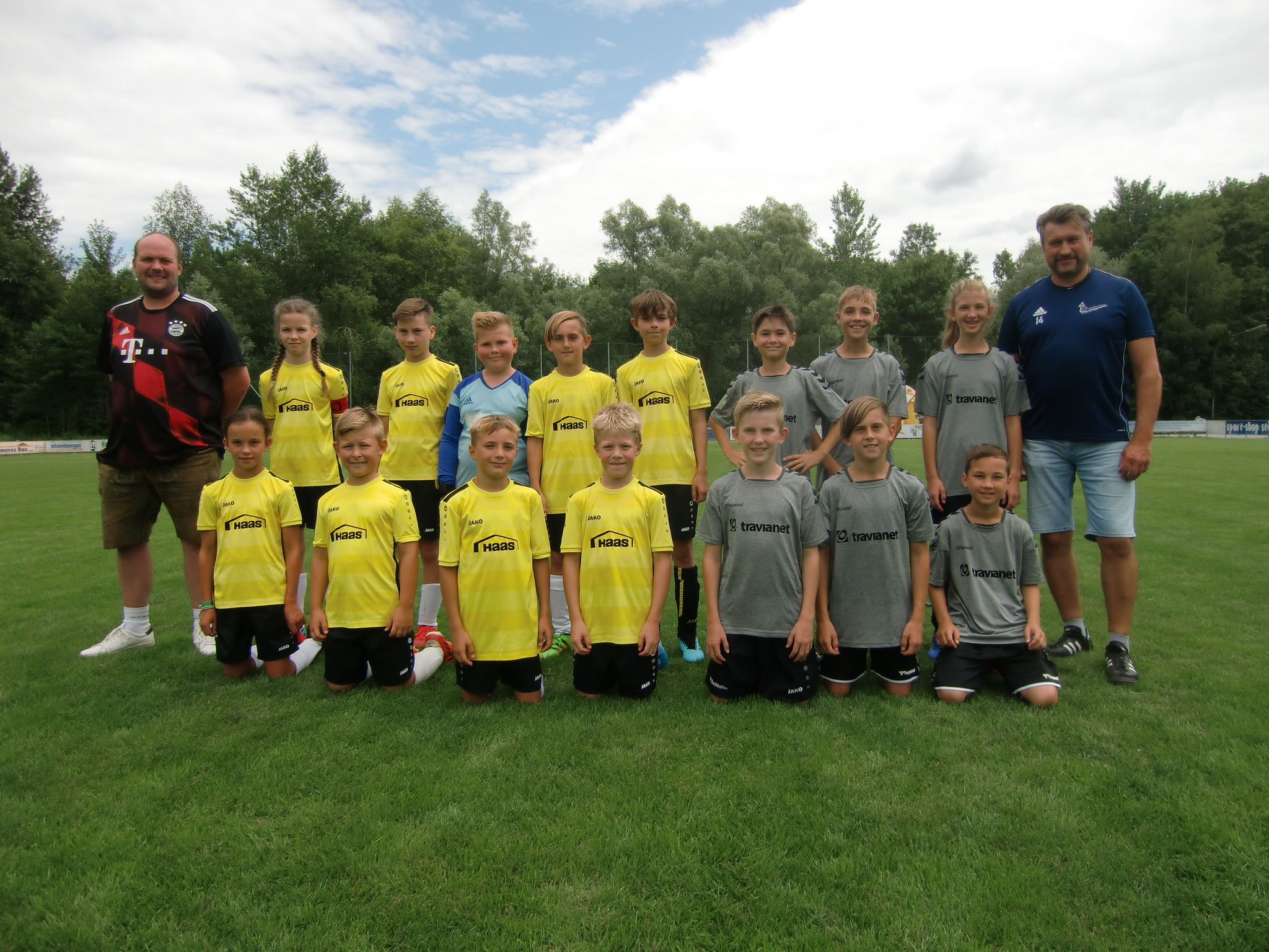 E1- Jugend FC Oberpöring (gelb) und D2-Jugend JFG Isardreieck