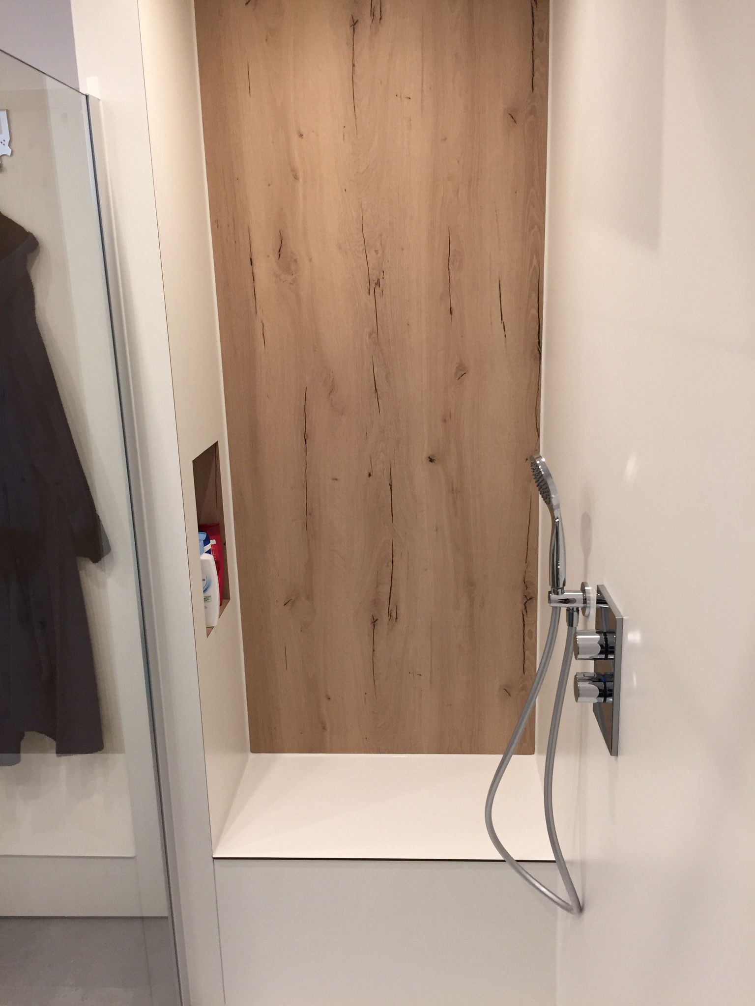 Dusche mit SpaStyling® Board in Holzoptik