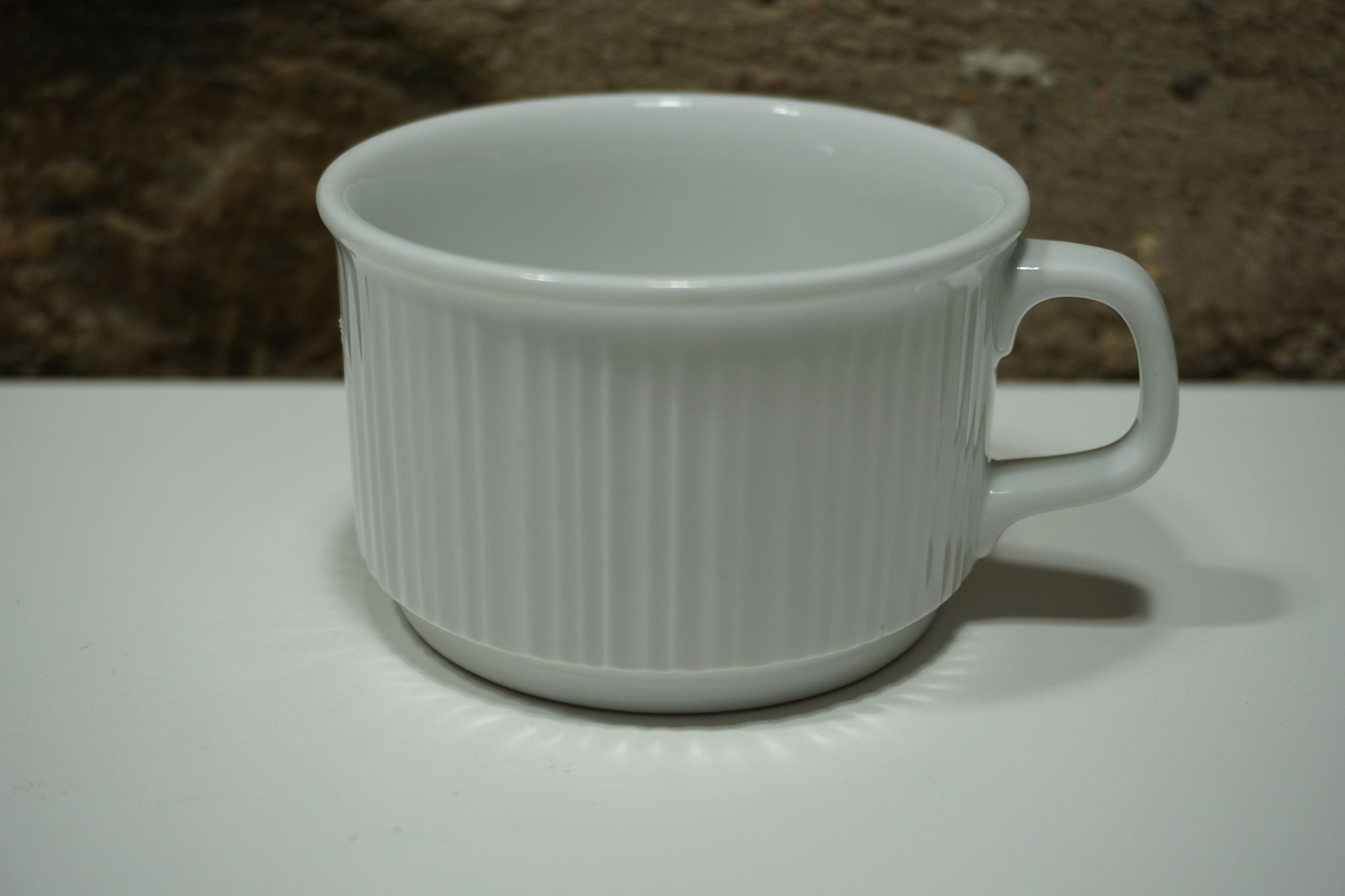 Kaffeetasse von Rosenthal aus der Serie Variation. Designer: Tapio Wirkkala. Pro Stück 4,00 €