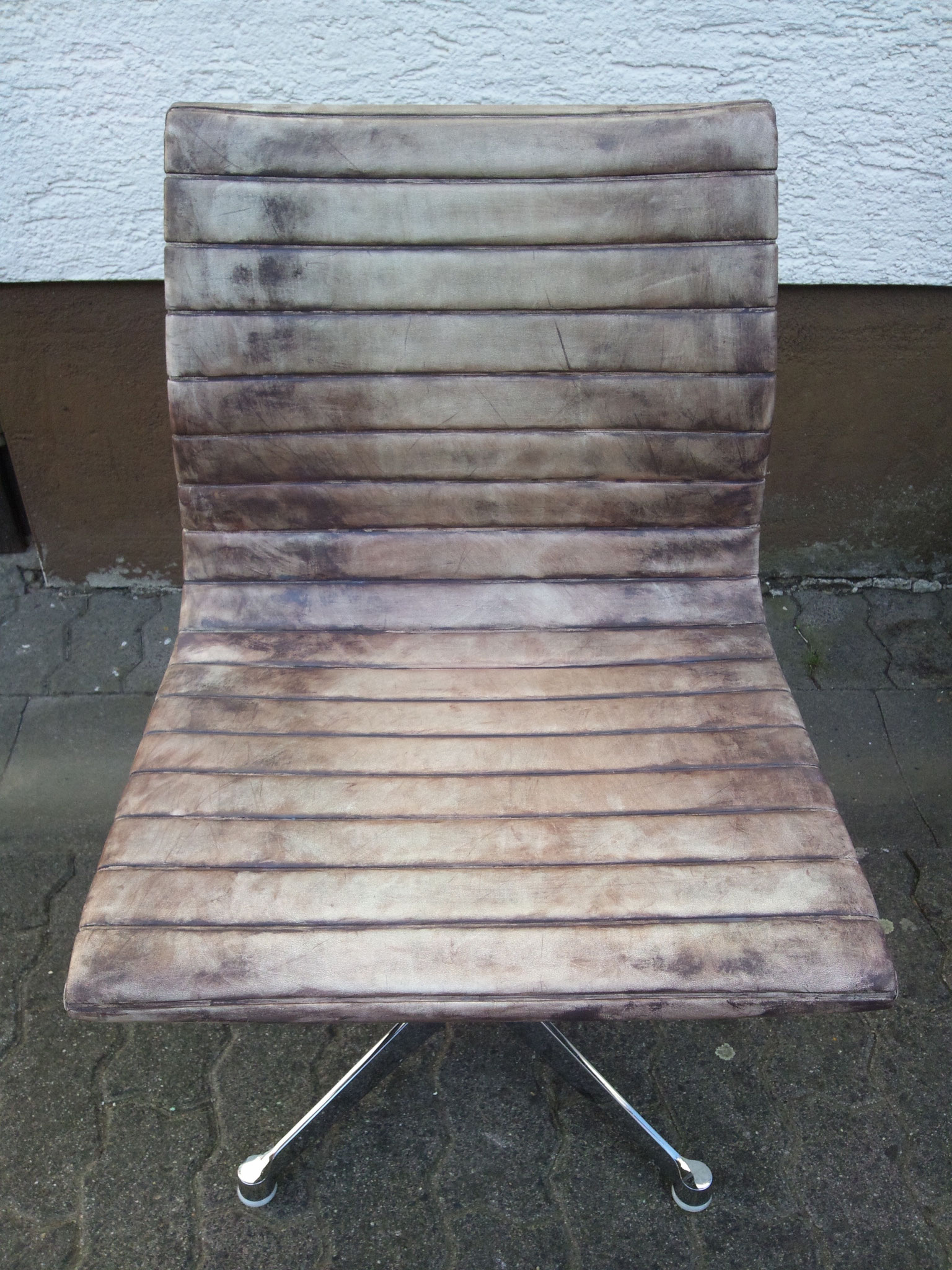 Leder Stuhl (vorher)
