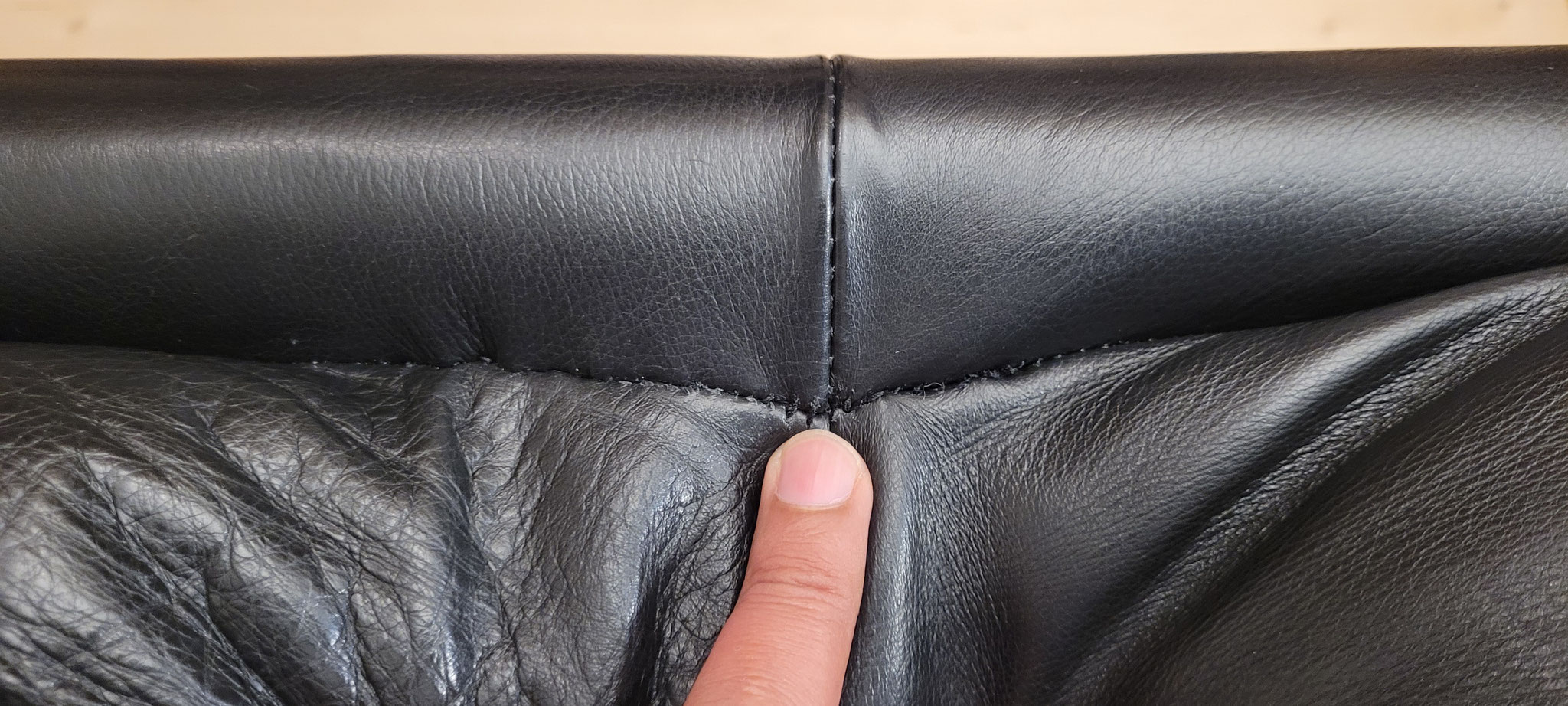 Ledersofa (nachher) - Ledernaht Reparatur Sofa