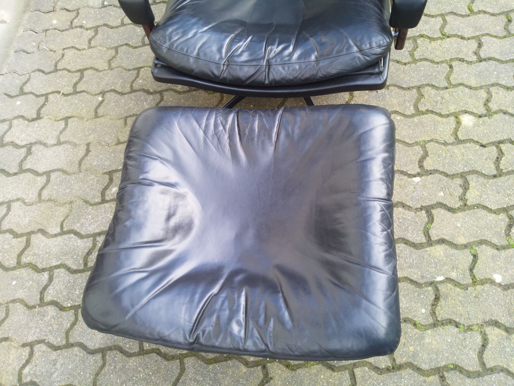 Designer Sessel mit Hocker Leder Farbauffrischung (nachher