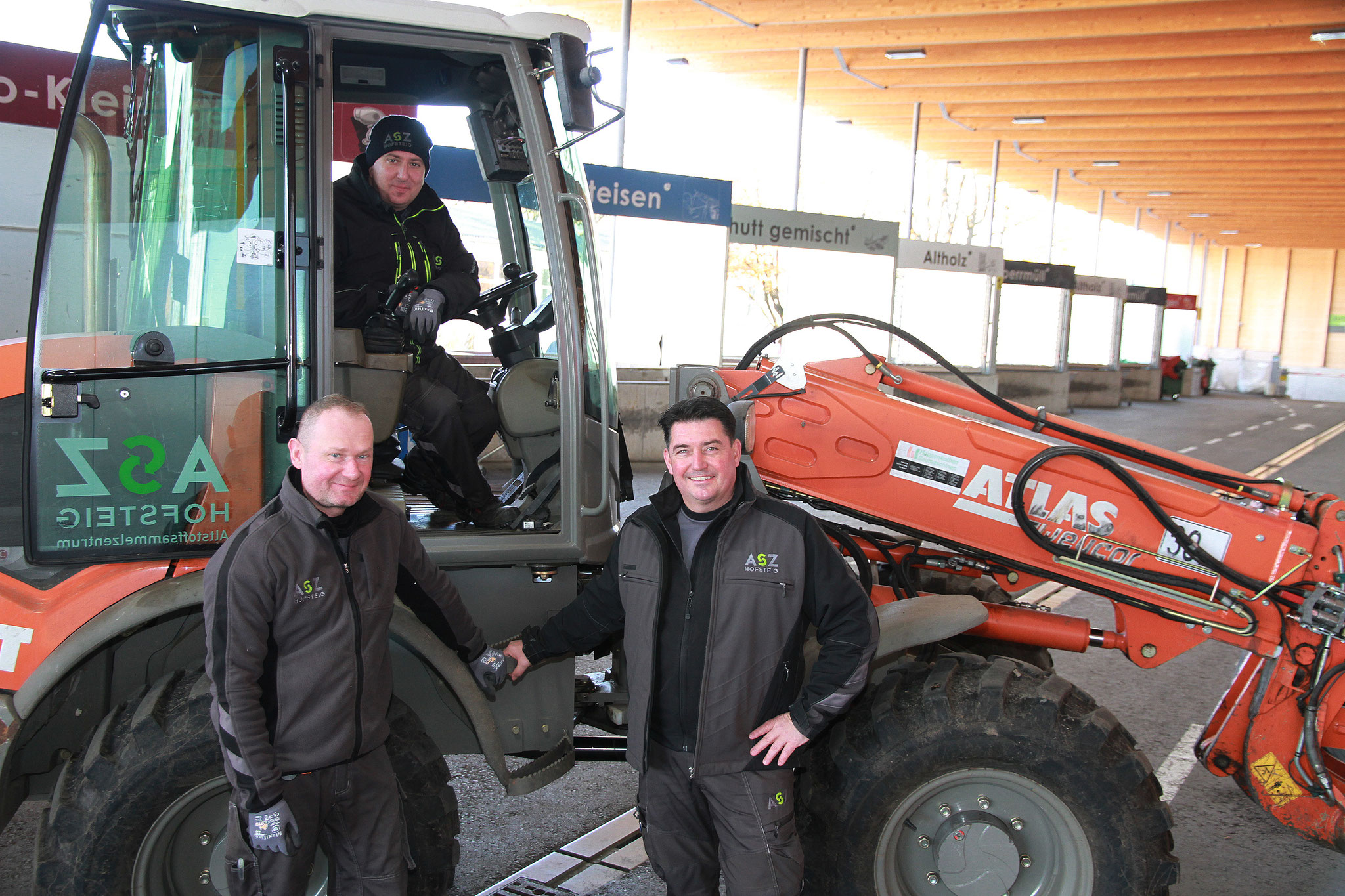 Reinhard Karg mit dem ASZ-Team.