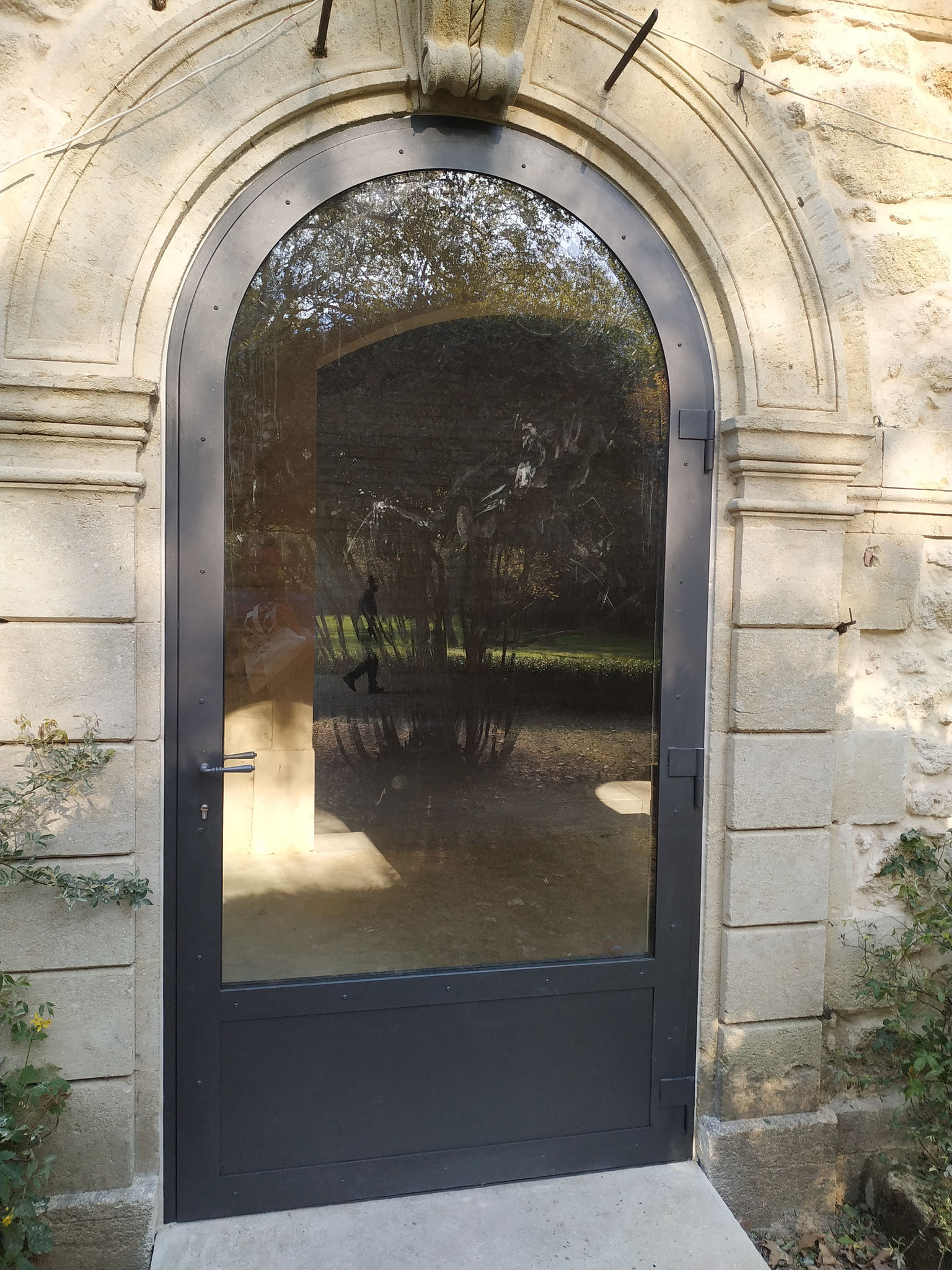 Porte acier plein cintre, Aimargues, Gard (30), Métalu d'oc