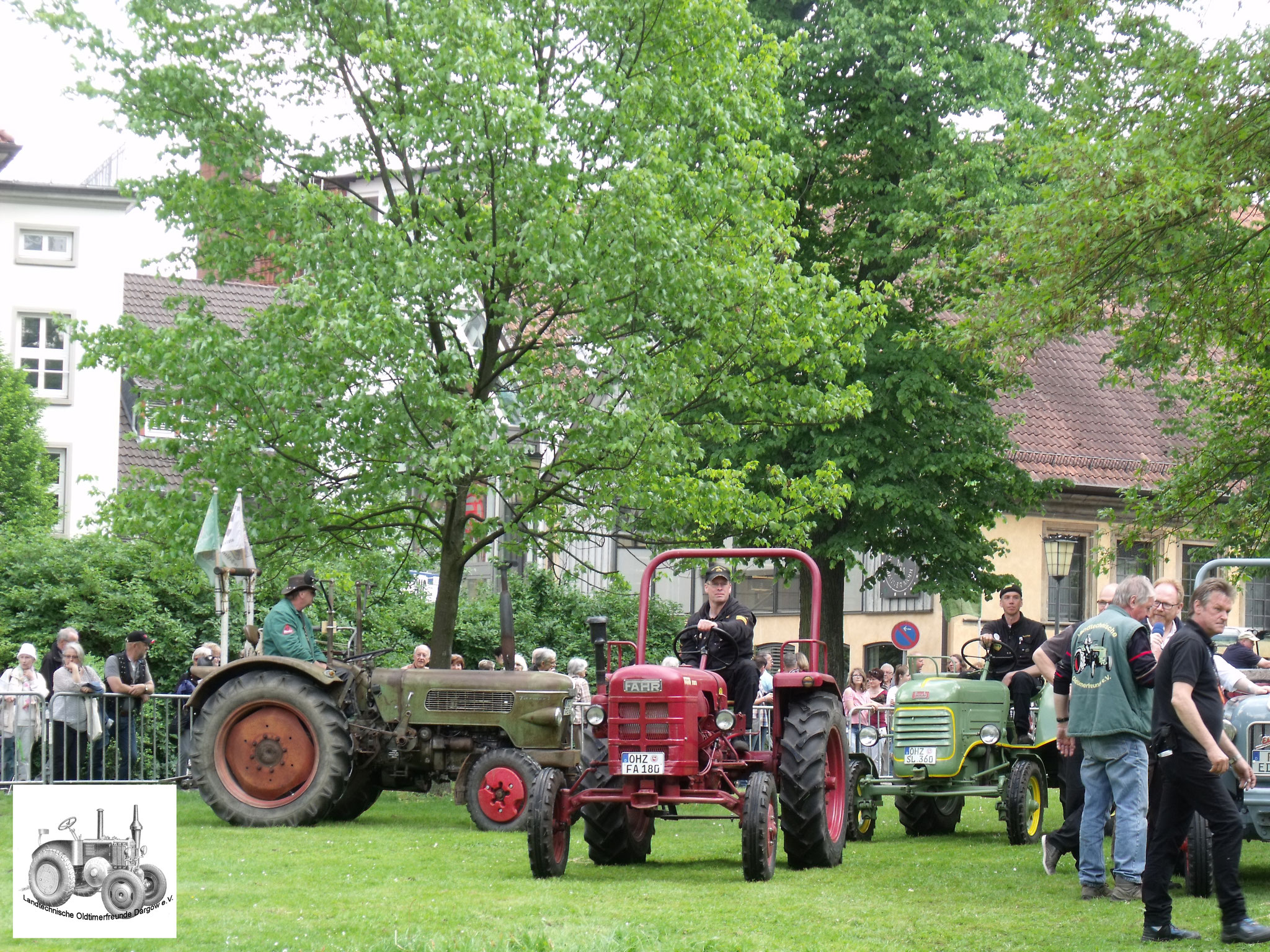 Fahr D 180 H BJ 55 / Treckerfrünn Grasbarg