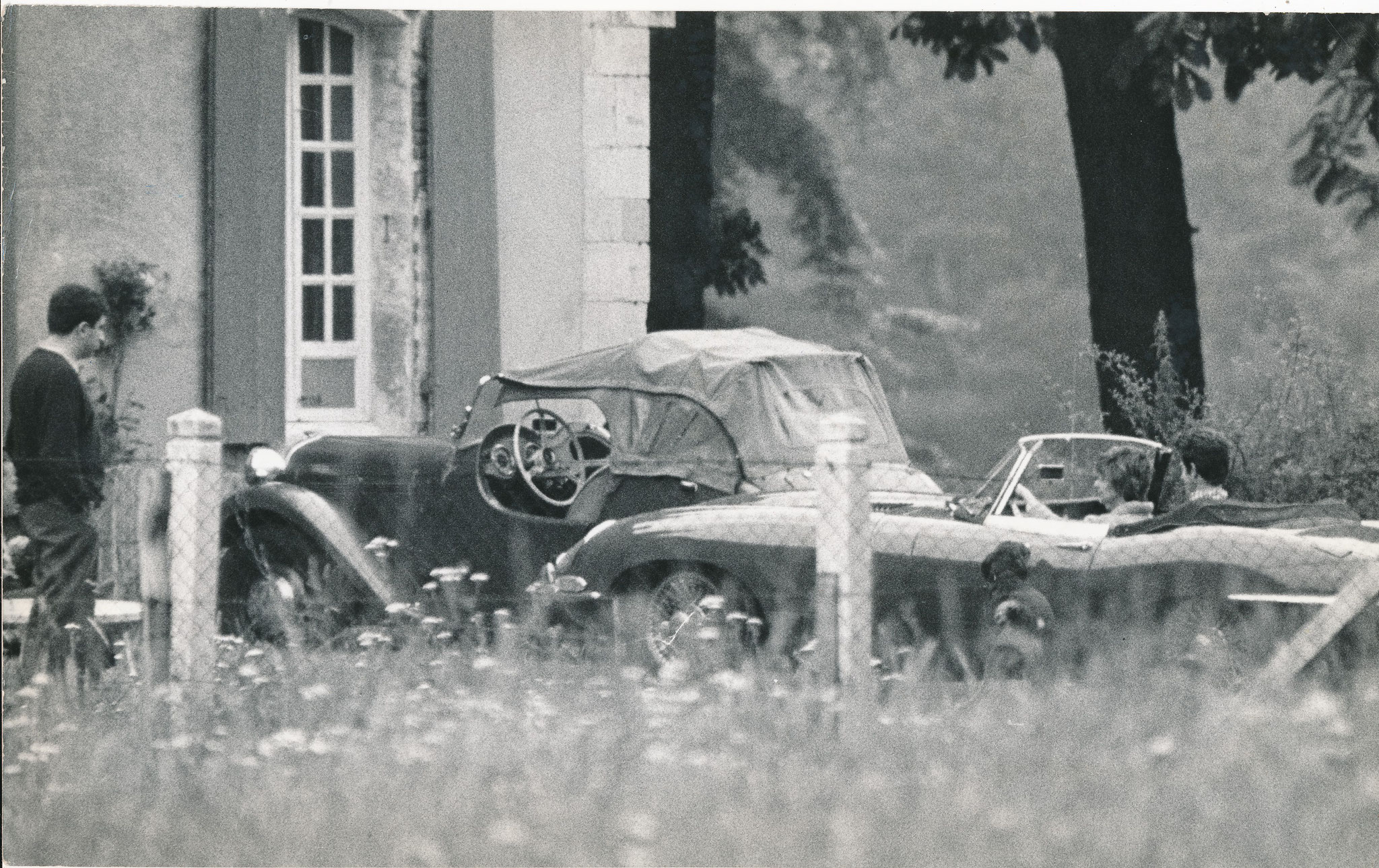 Françoise Sagan, photographie avec sa voiture