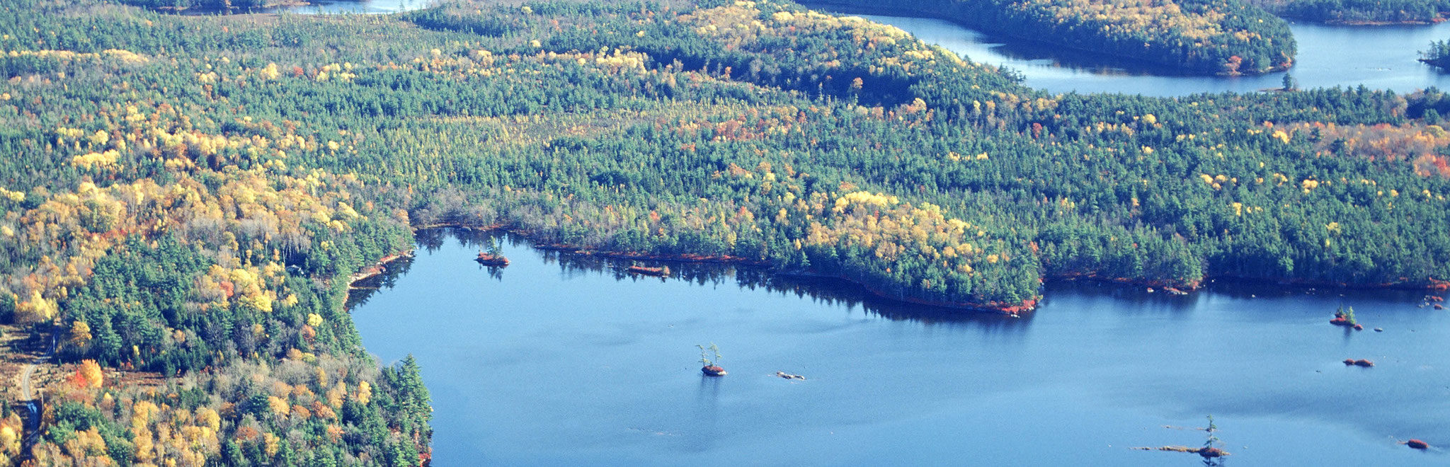 title:Russell Lake,title2:See-Grundstück,provinz:Nova Scotia,bezirk:Queens,art:Ferienimmobilie,flaeche:8.306 m²,ufer:55 Meter,preis: verkauft