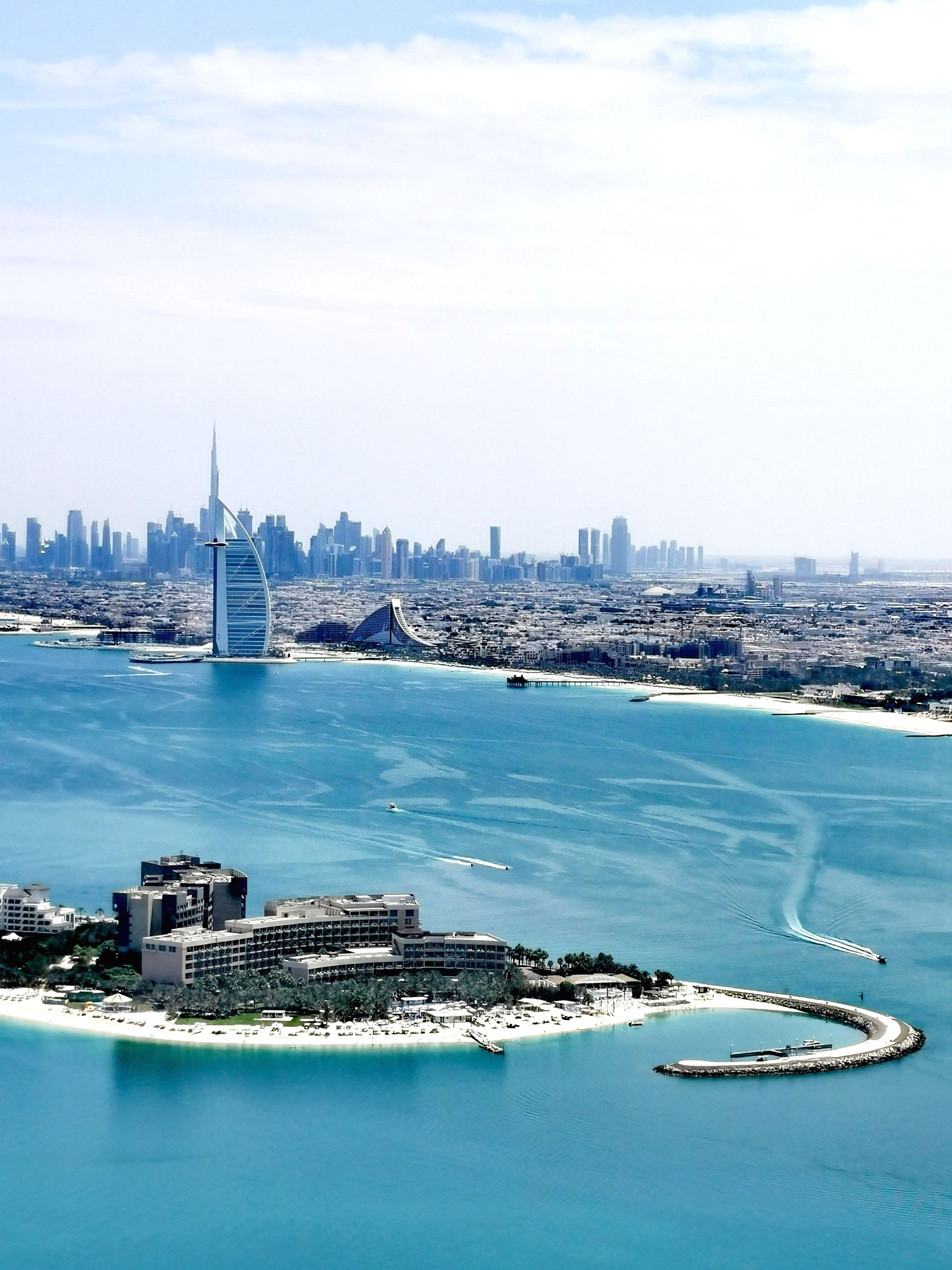 Blick auf den Burj Al Arab und Downtown Dubai