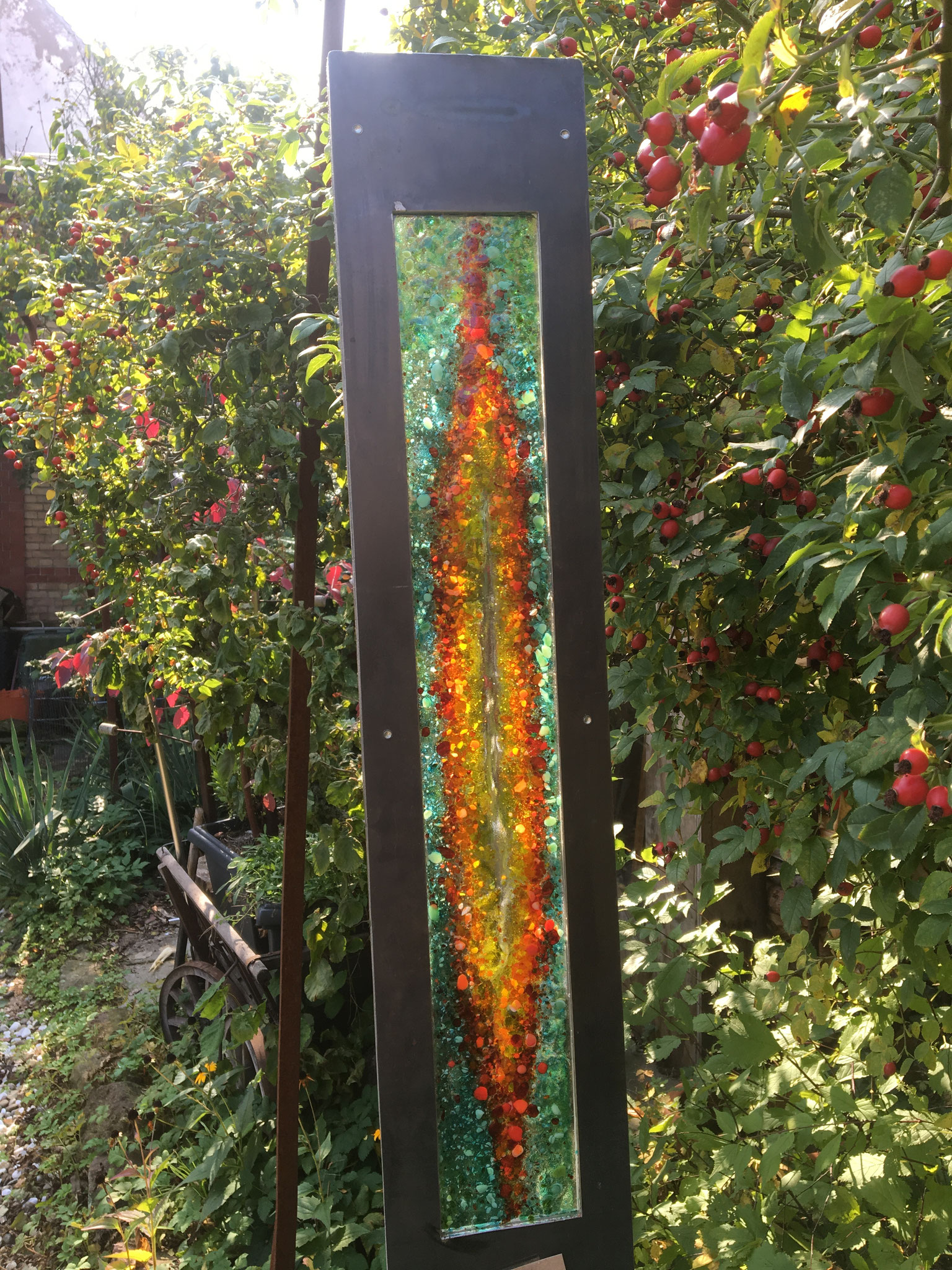 Gartenkunst Aus Glas Diy Durchblick Glasgestaltung Farbenfrohe Gartendeko Aus Glas