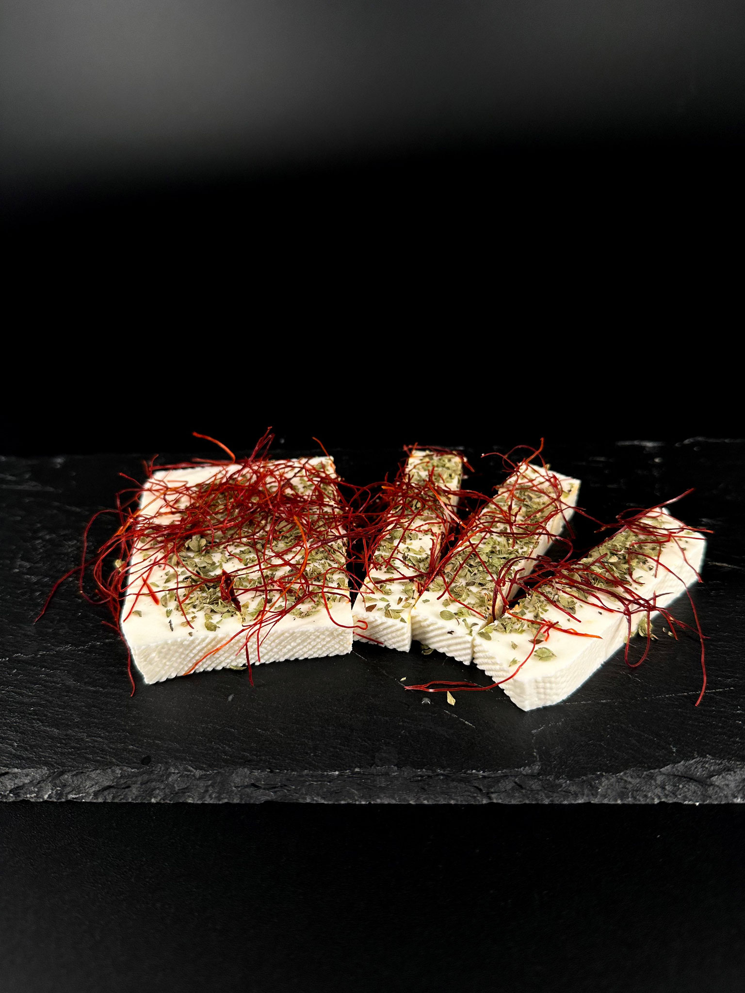 Spachinger Schafkäse mit Oregano und Chilifäden verfeinert