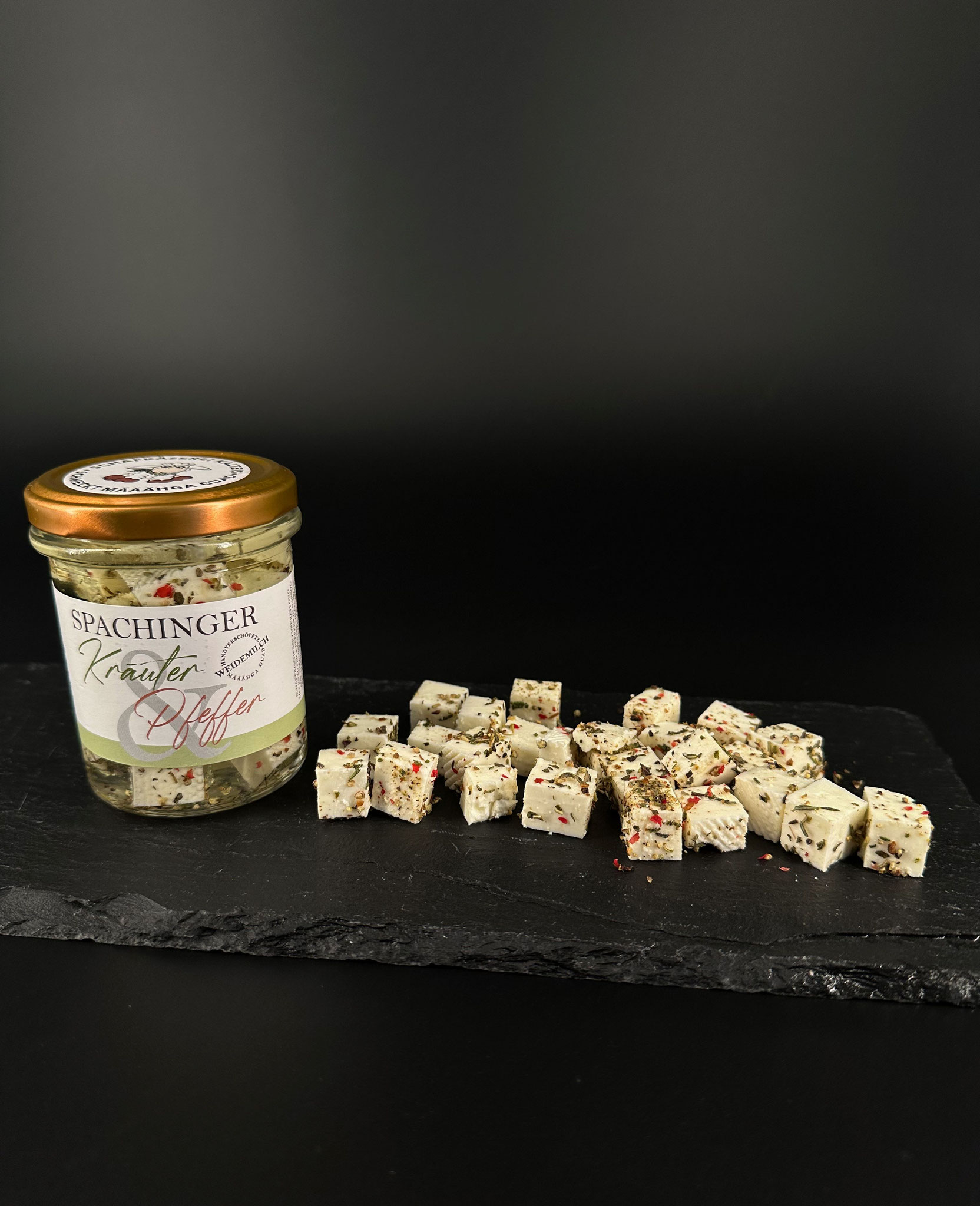 Spachinger Schafkäse im Glas mit Kräuter der Provence und buntem Pfeffer gewürzt
