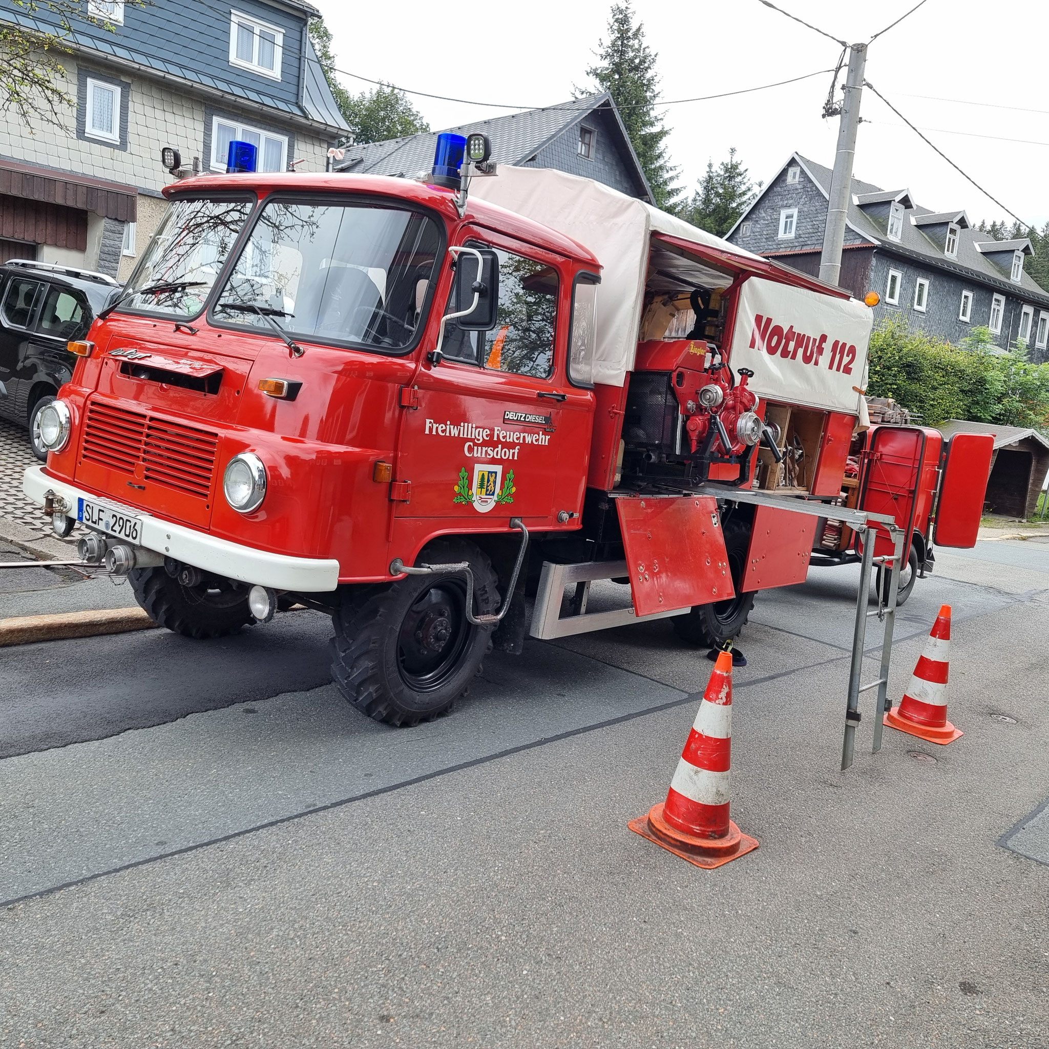 als nächstes kam dieses Fahrzeug