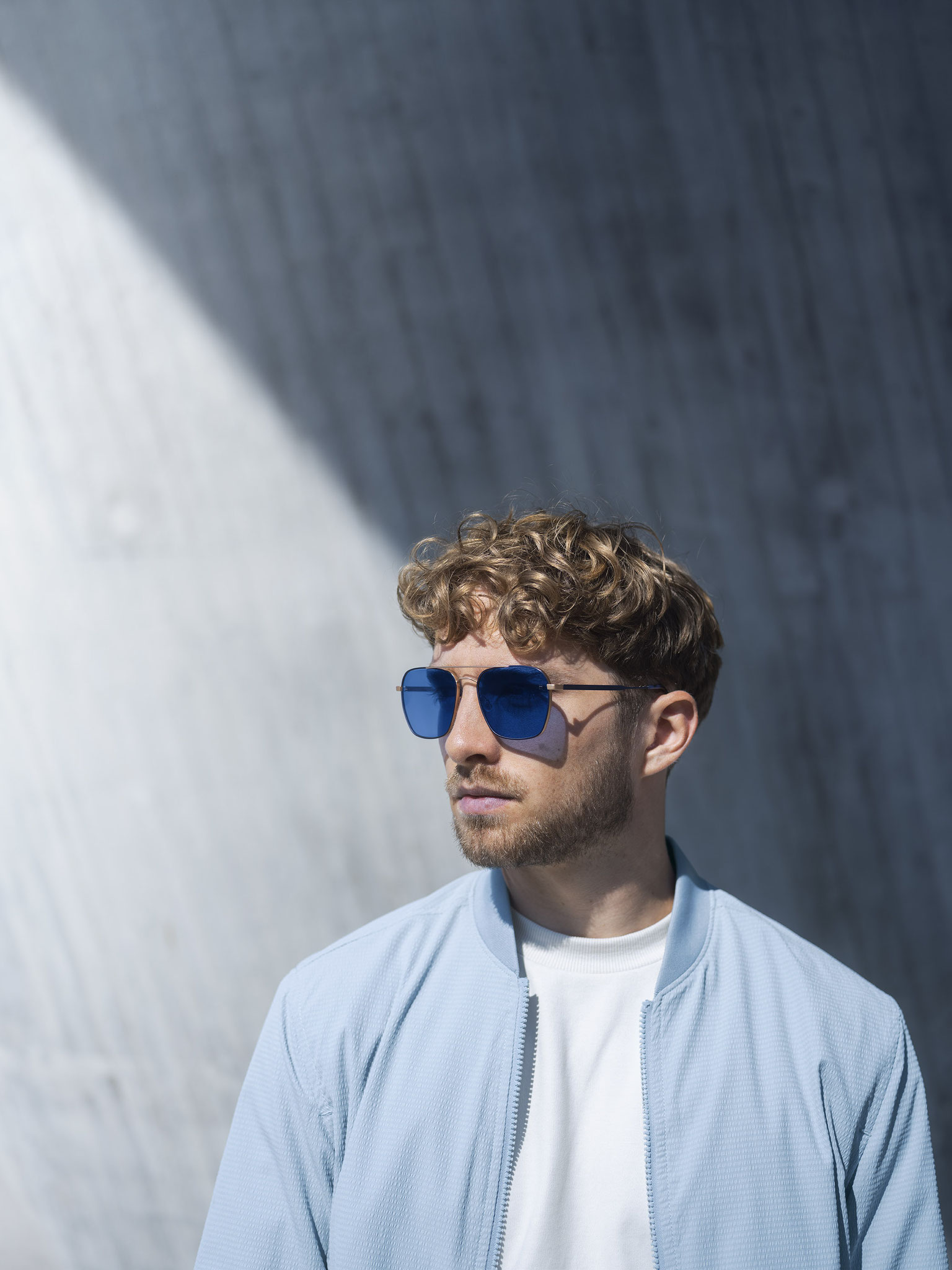 Mann mit Sonnenbrille