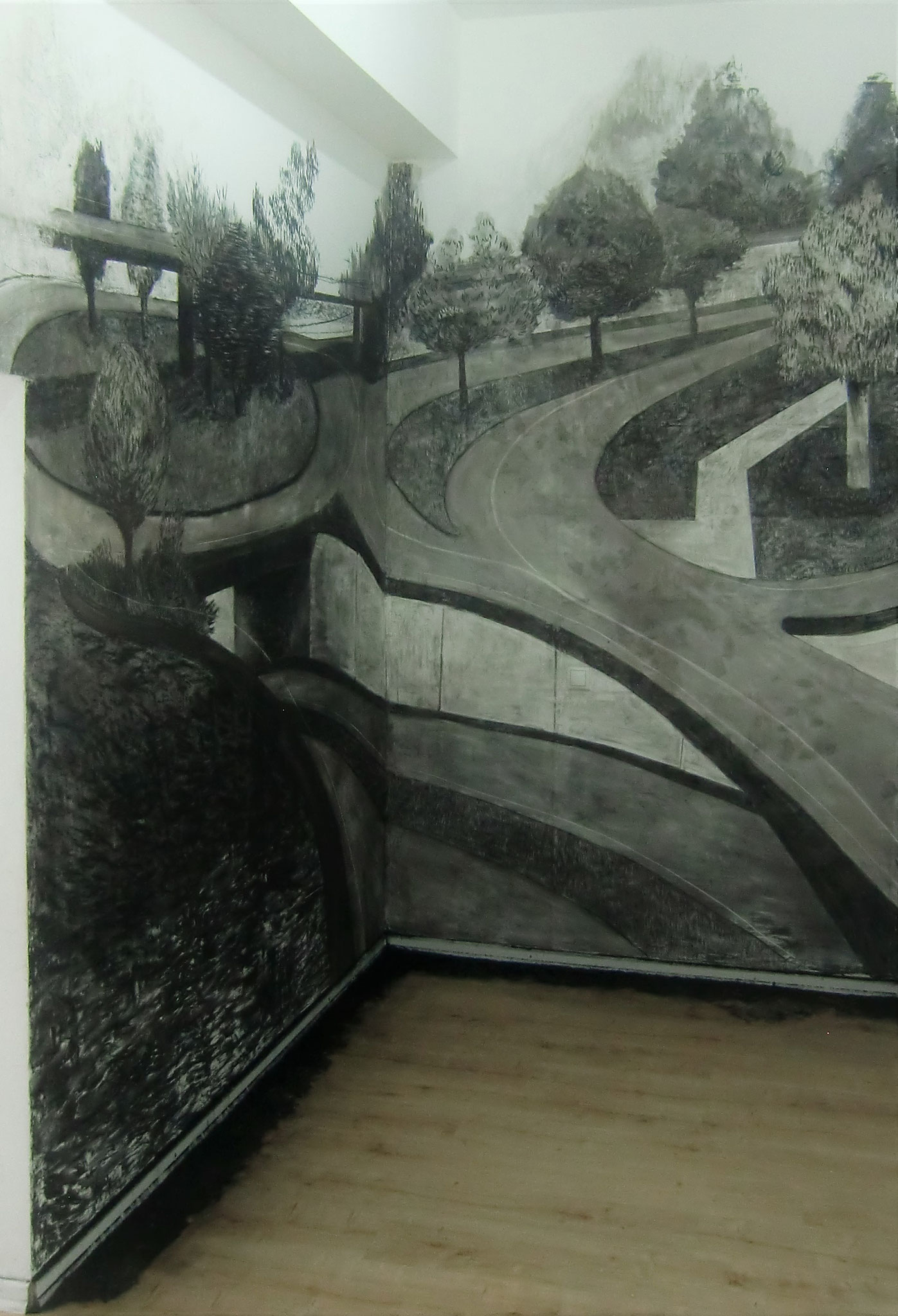 Paradies VII, 2016, temporäres Wandbild, Kohle auf Putz, 315x190x300cm