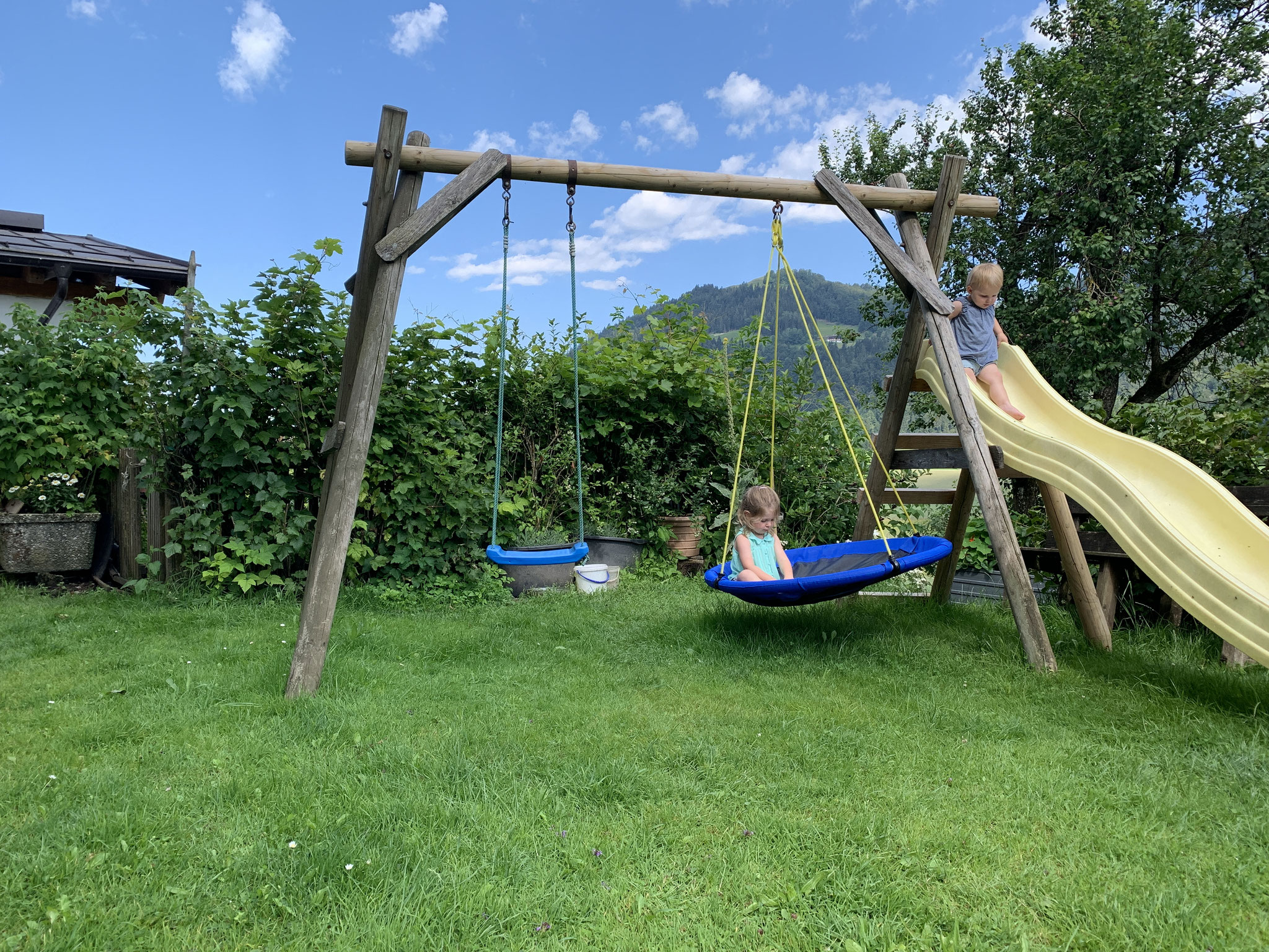 Schaukeln und Rutschen