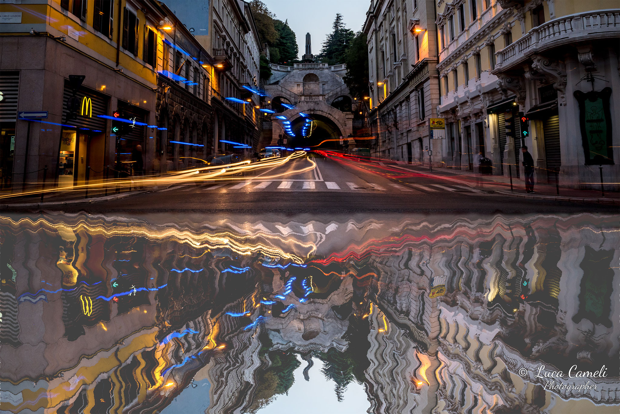 "Riflessi Della Frenesia Quotidiana",  (Trieste, Piazza Goldondi con al centro, sopra la galleria, la fontana e "La Scala Dei Giganti")