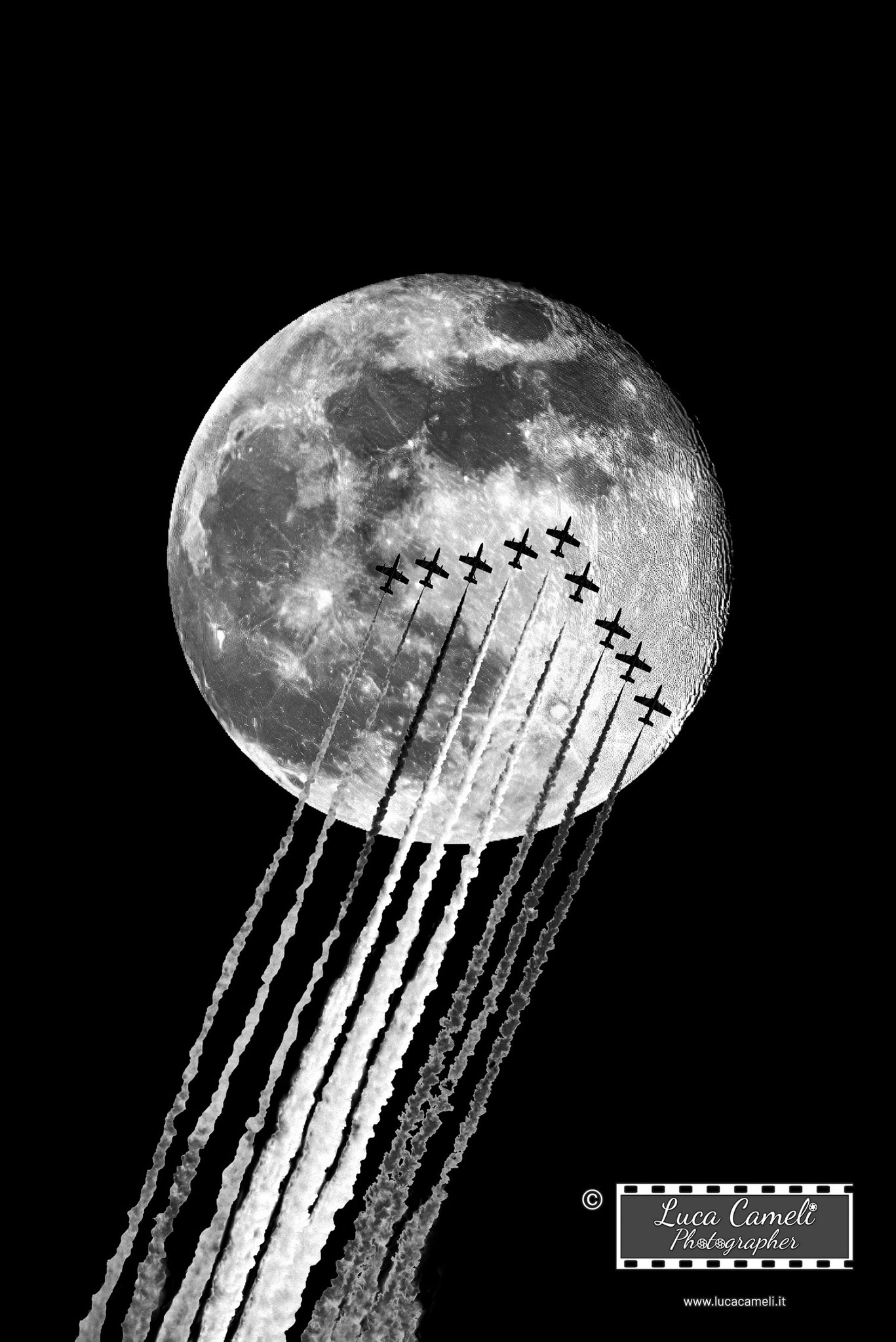 Fly Me To The Moon ~ Superluna 2020 con le Frecce Tricolori. © Luca Cameli Photographer