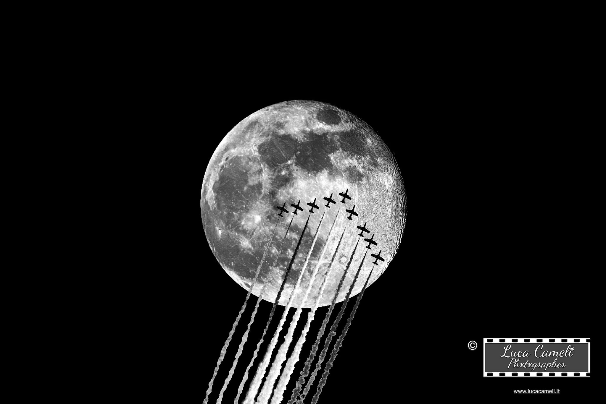 Fly Me To The Moon ~ Superluna 2020 con le Frecce Tricolori. © Luca Cameli Photographer