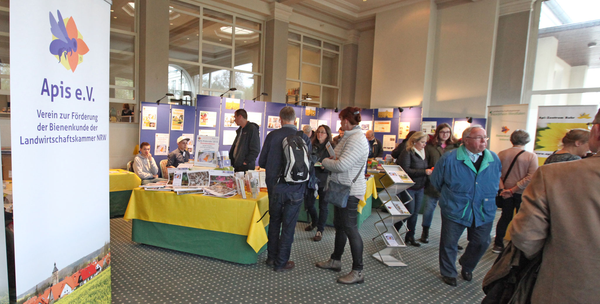 Infostand des Fördervereins Apis e. V.