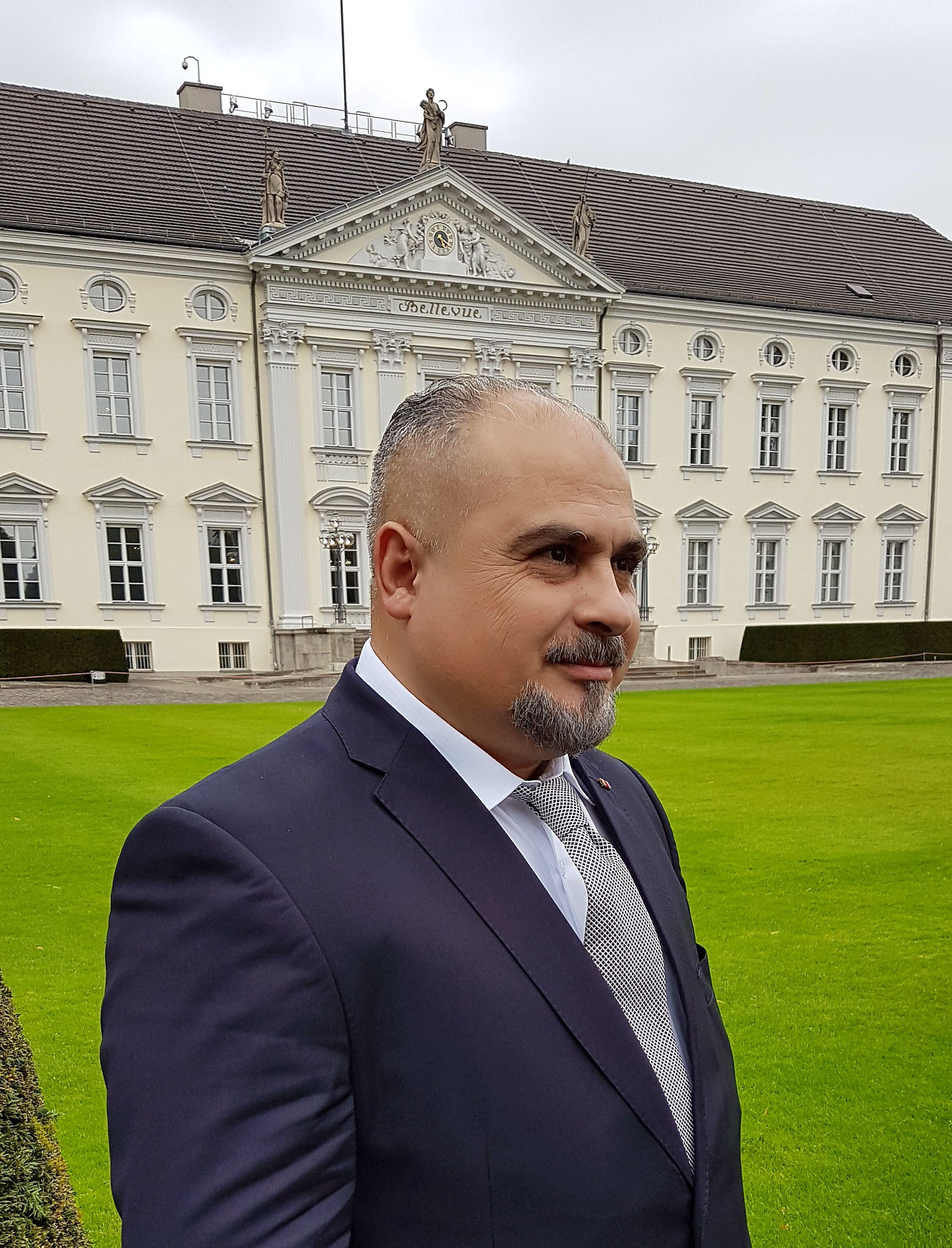 Sultan Masood Dakik am Schloss Bellevue
