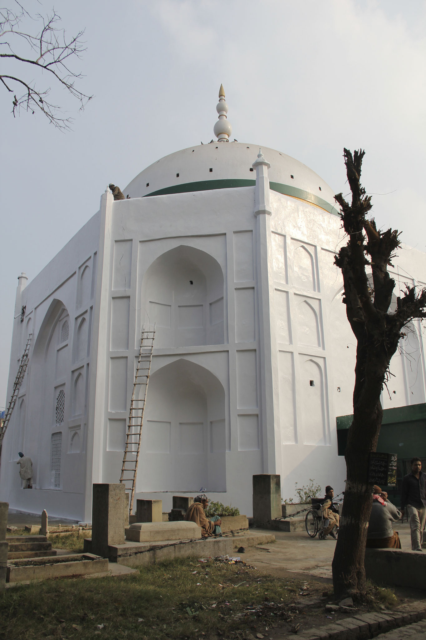Sultan Masood Dakiks vollendete Renovierung des Mausoleum von Sayyid Mir Jan