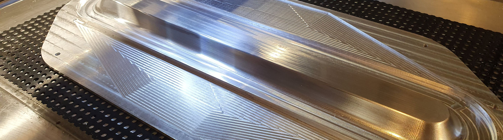 Tiefziehvorrichtung aus 7075 Aluminium mehrteilig montiert und im Zusammenbau fertig bearbeitet