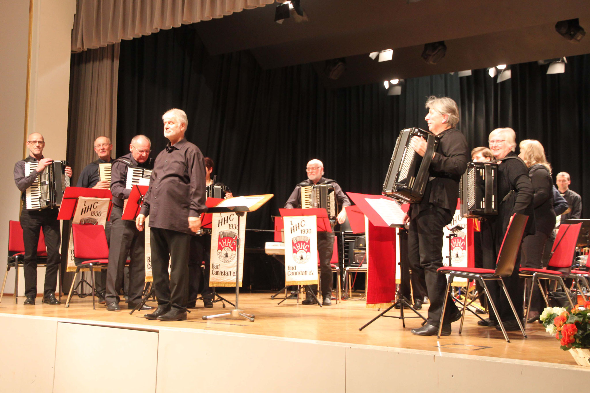 Der 1. Handharmonika-Club unter Leitung von Walter Krebs spielte u.a. bekannte Gershwin-Melodien. 