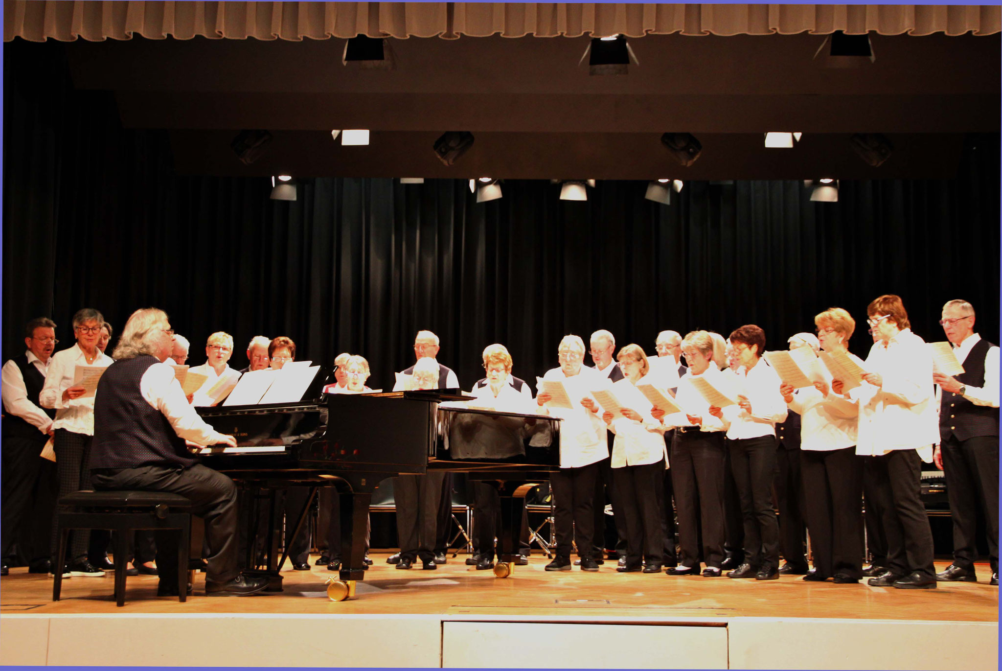 Der Gesangverein Harmonie unter Wolfram Krauß brachte eine Reihe bekannter Chorklassiker zu Gehör.