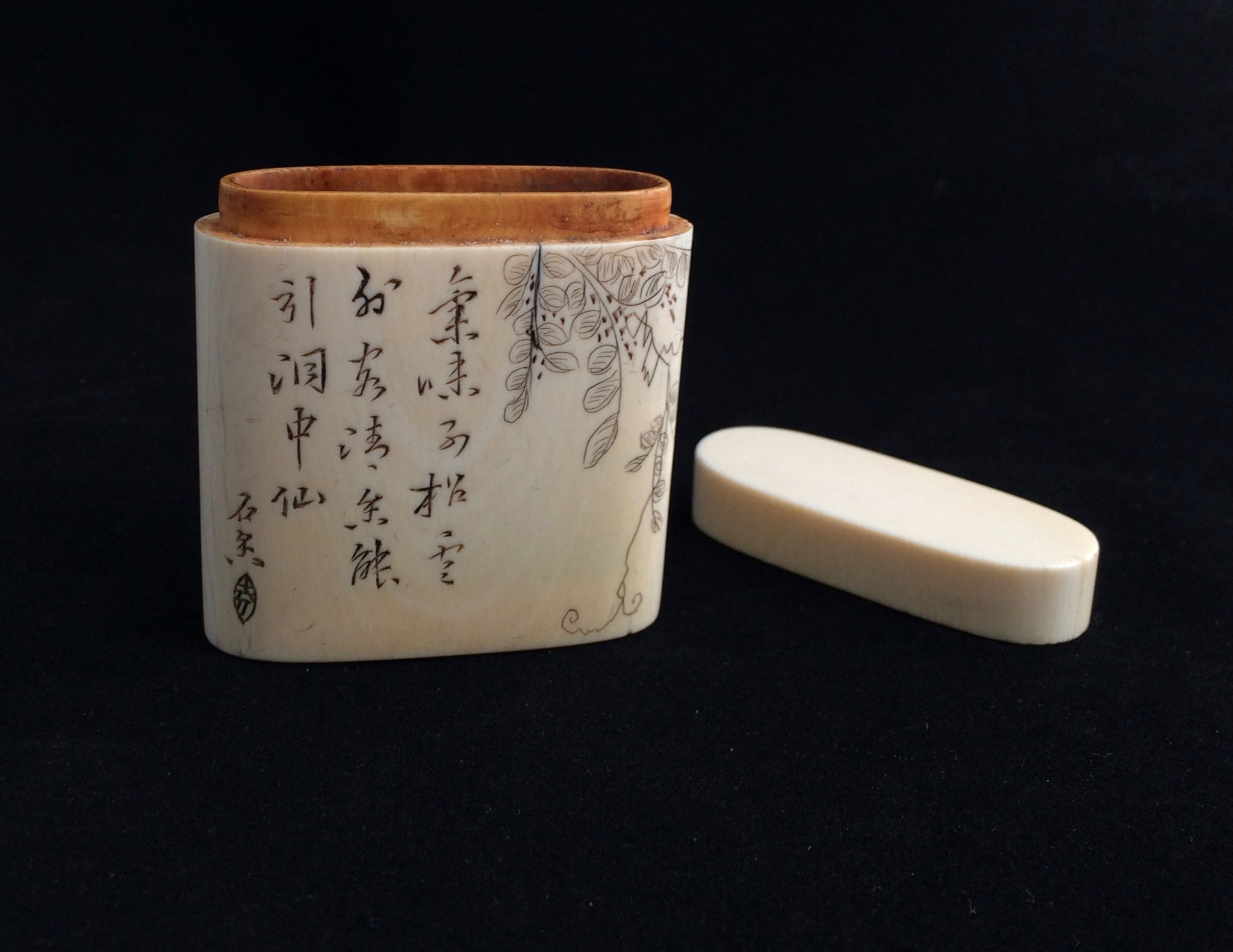 Ivory opium box (–> Boîtes)