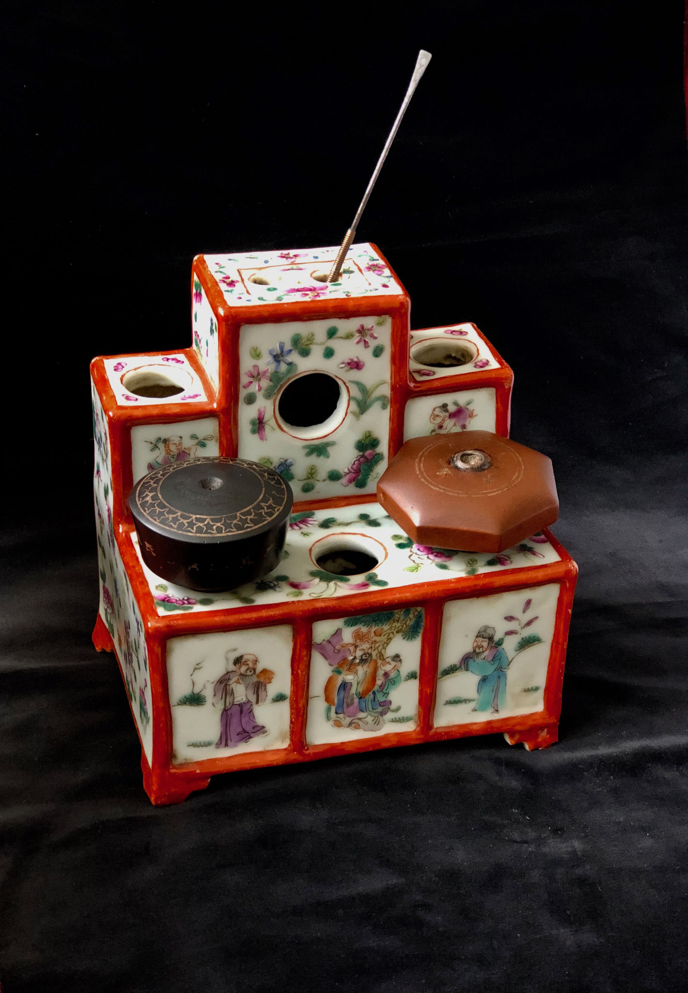 Porte-fourneaux en porcelaine (–> Accessoires)