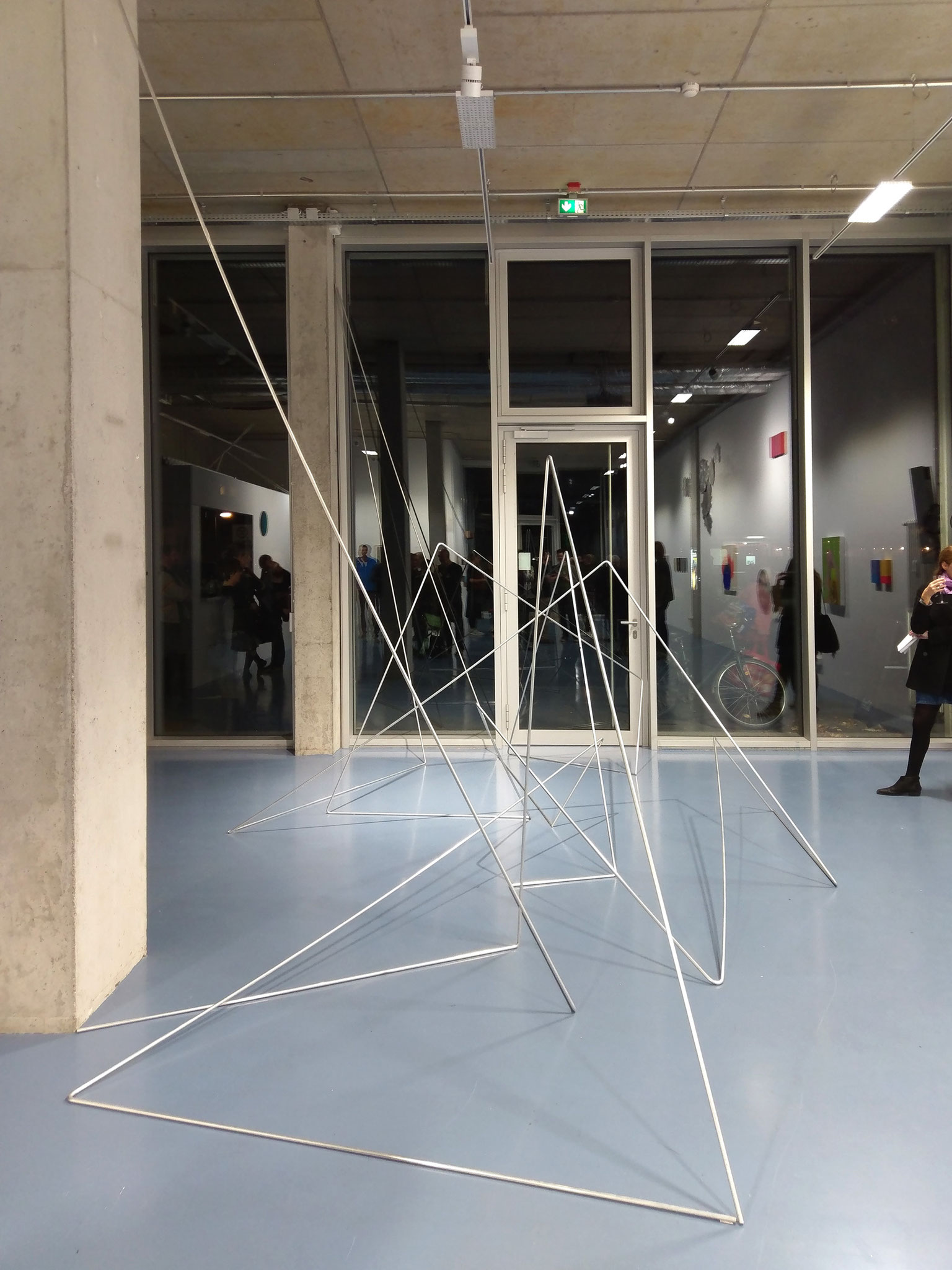 folded lines 02, Aluminiumstab je 600 cm, the flying field , Aufbauhaus Berlin