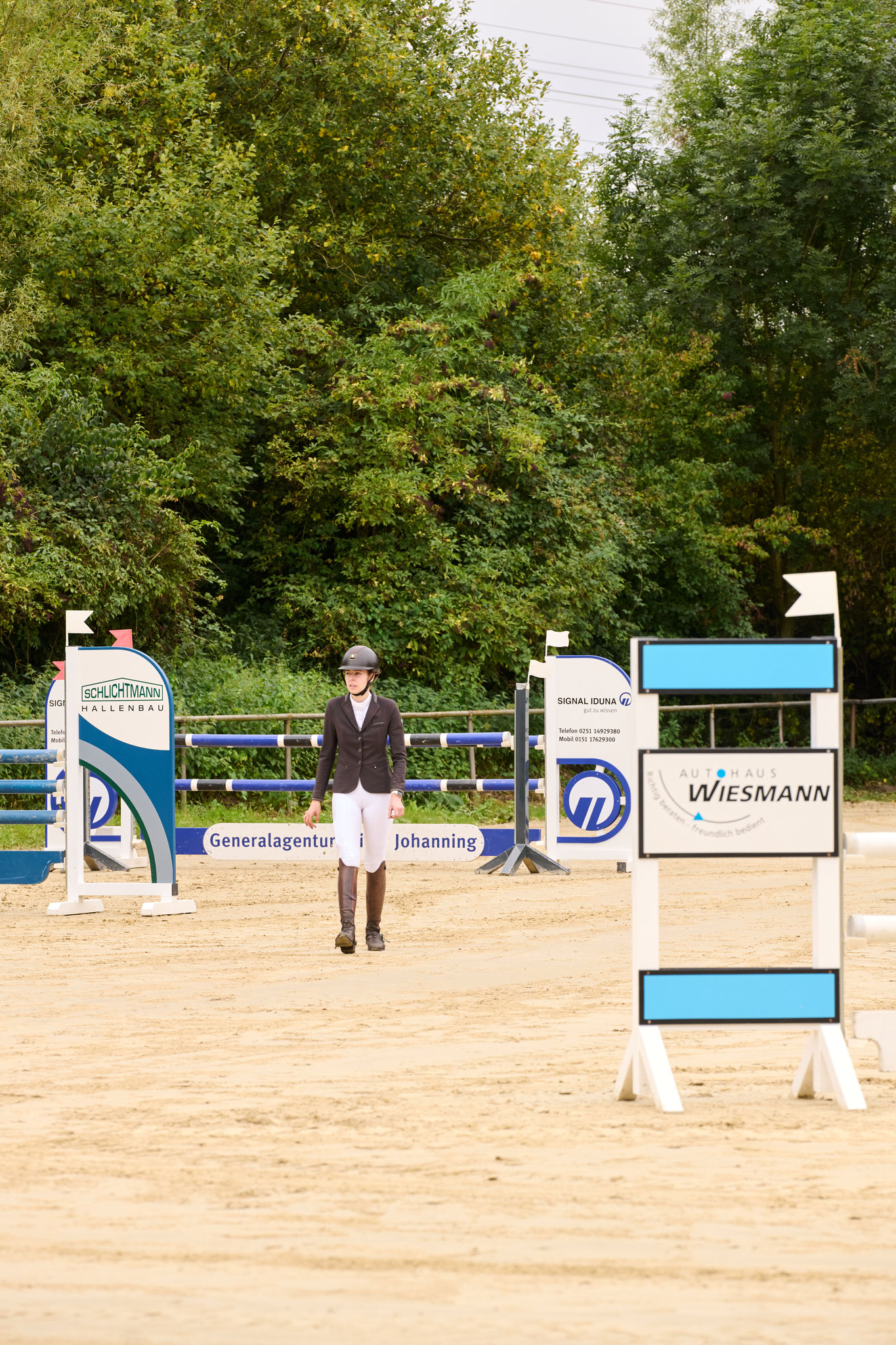 Die Reiter bei der Parcoursbegehung