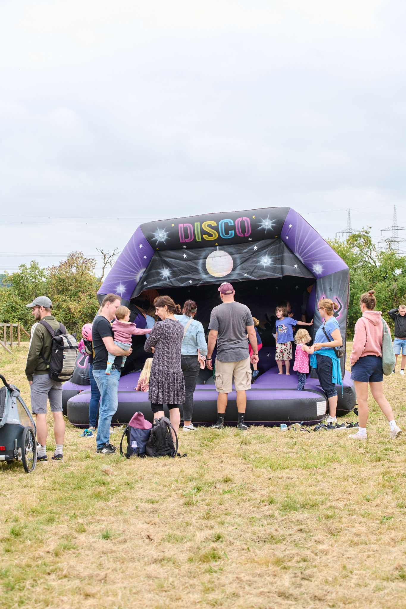 Hüpfburg im Rahmen des Familientages