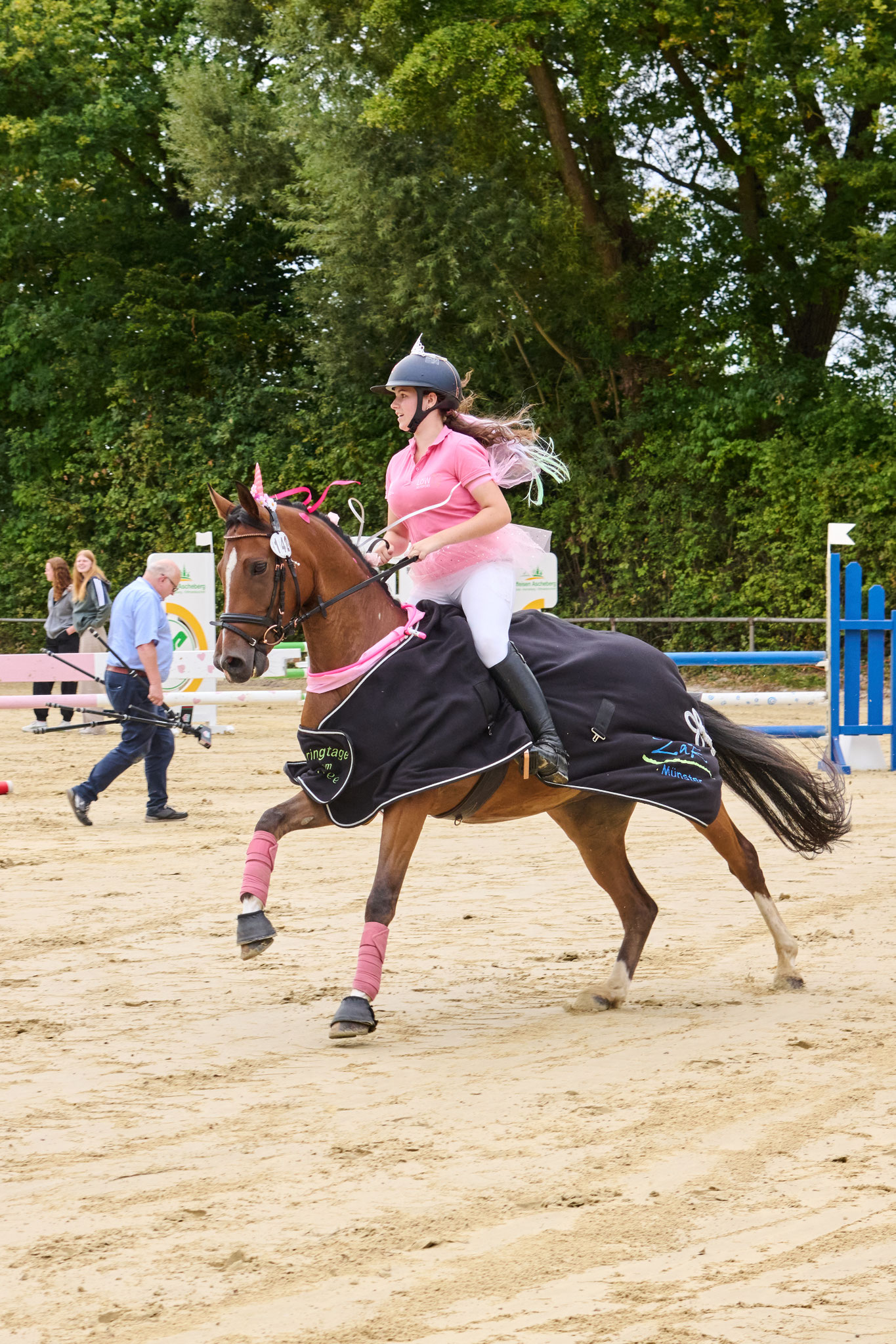 Siegerin im Preis des ZaR Münster, Anni Kettler auf der wohlverdienten Ehrenrunde