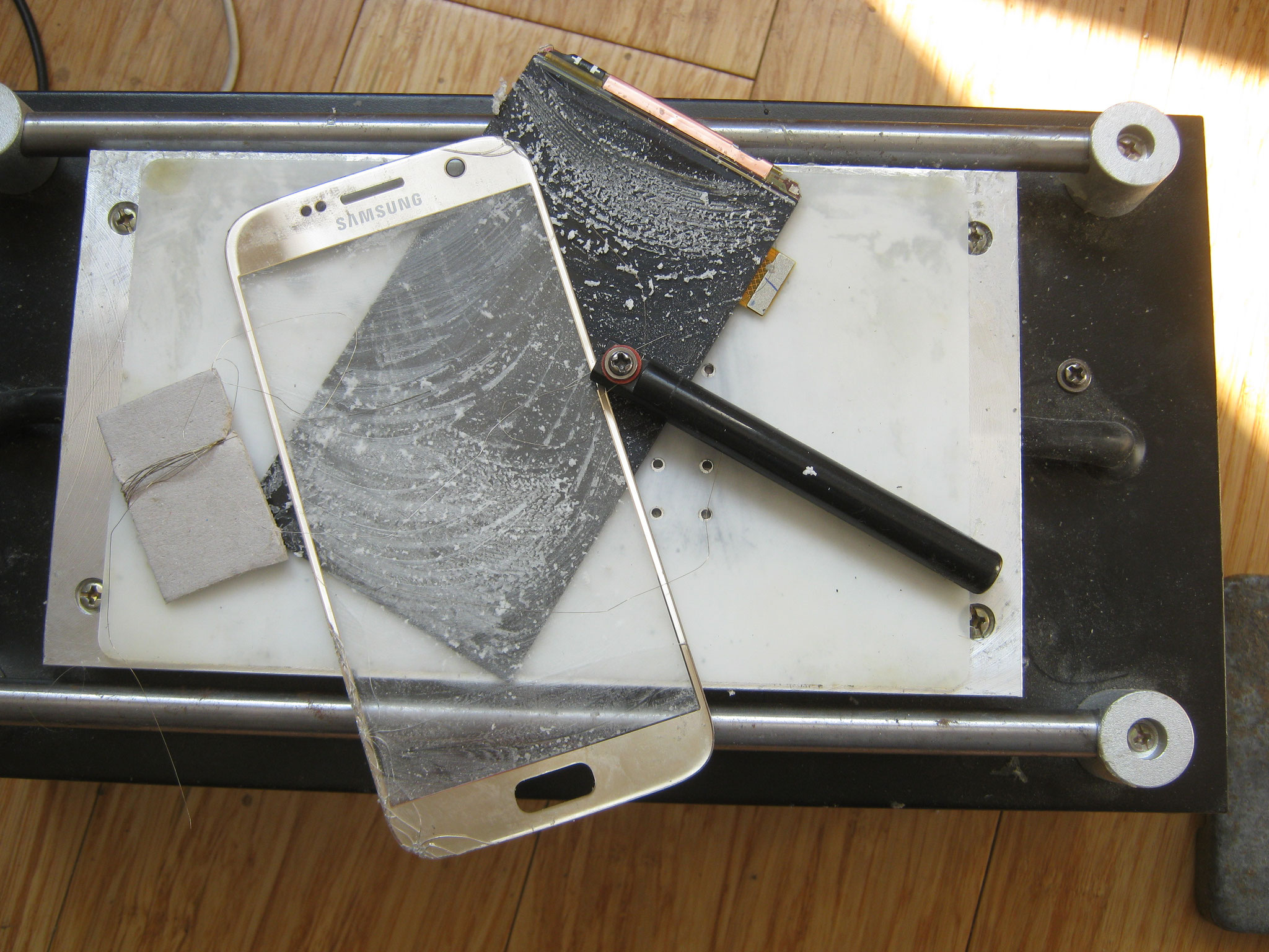 LCD Glas getrennt mit Schneidedraht