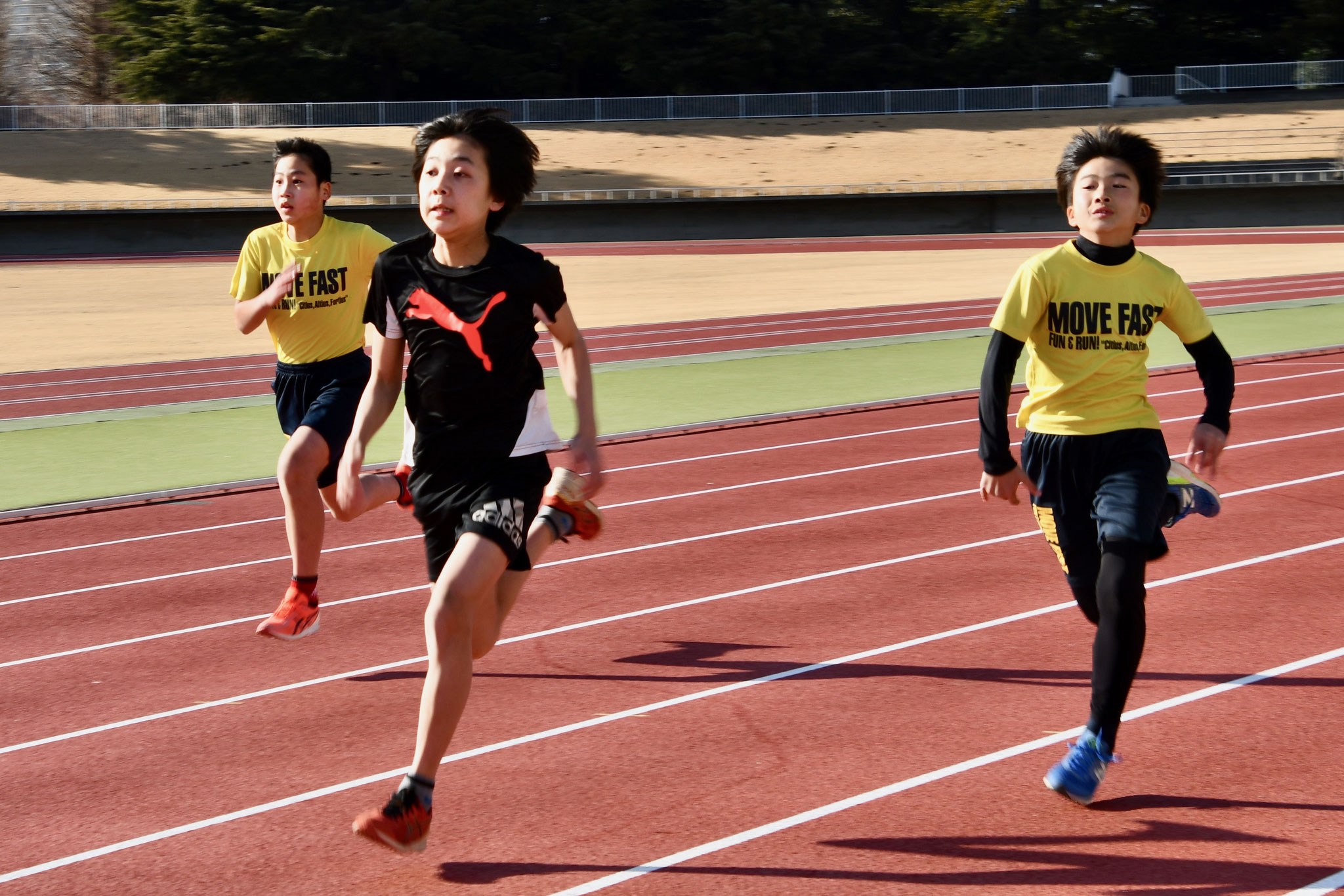 東京 埼玉 走り方指導のムーブファースト ｍｏｖｅ ｆａｓｔ ムーブファースト 走り方 陸上 ランニング かけっこ 東京 埼玉