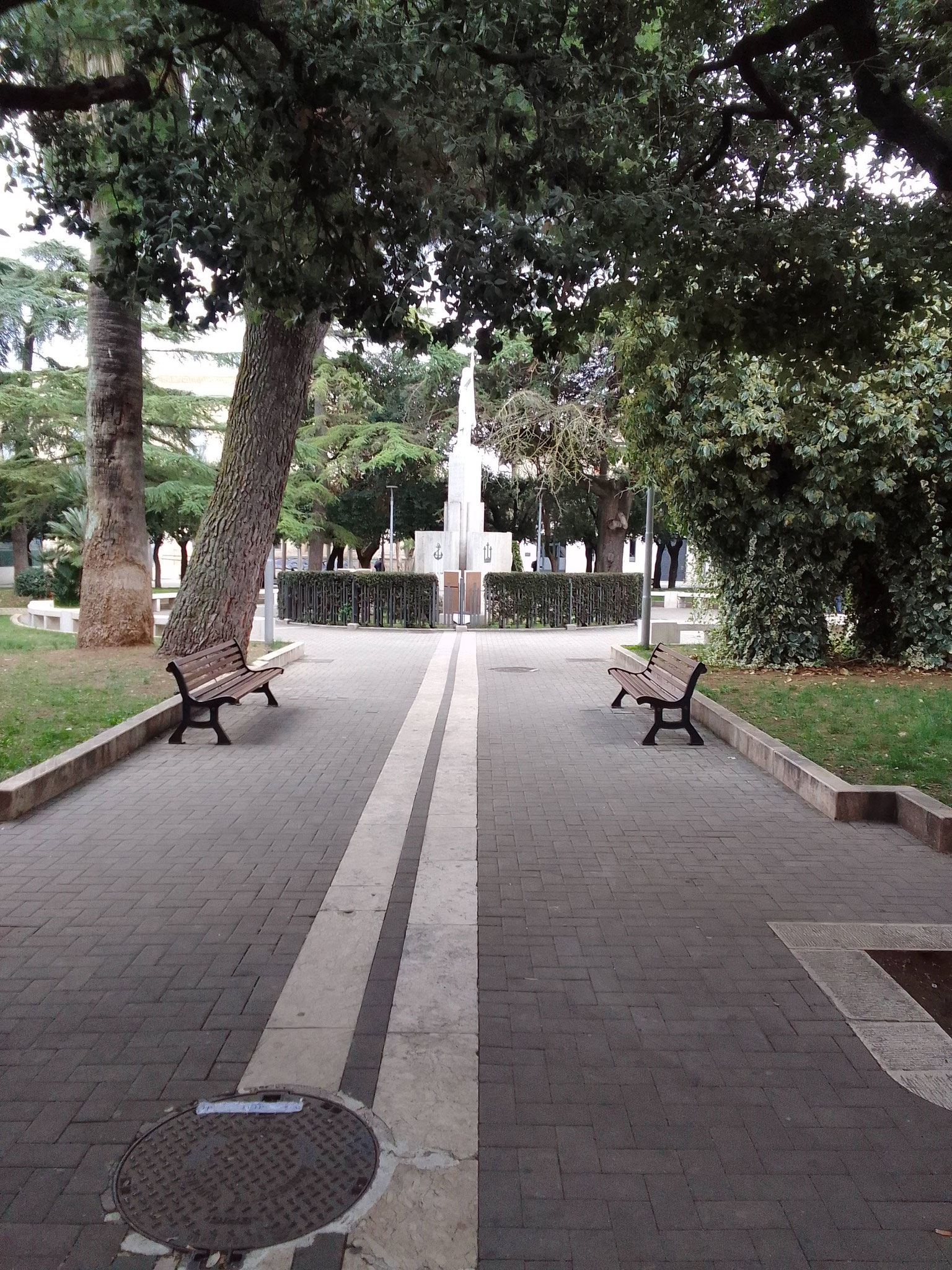  Piazza Di Vagno - Parco della Rimembranza, in fondo Monumento ai Caduti