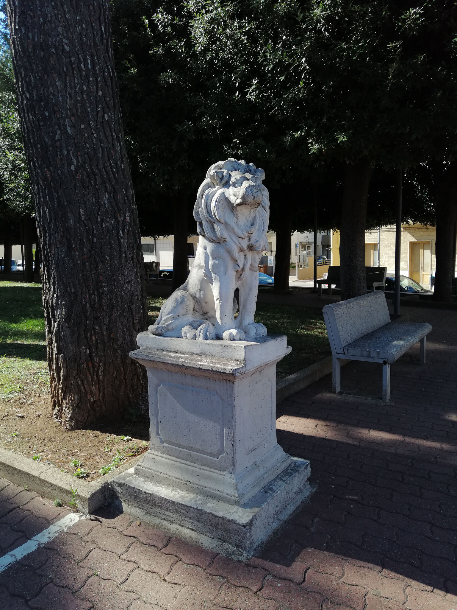Villa comunale - statua leone