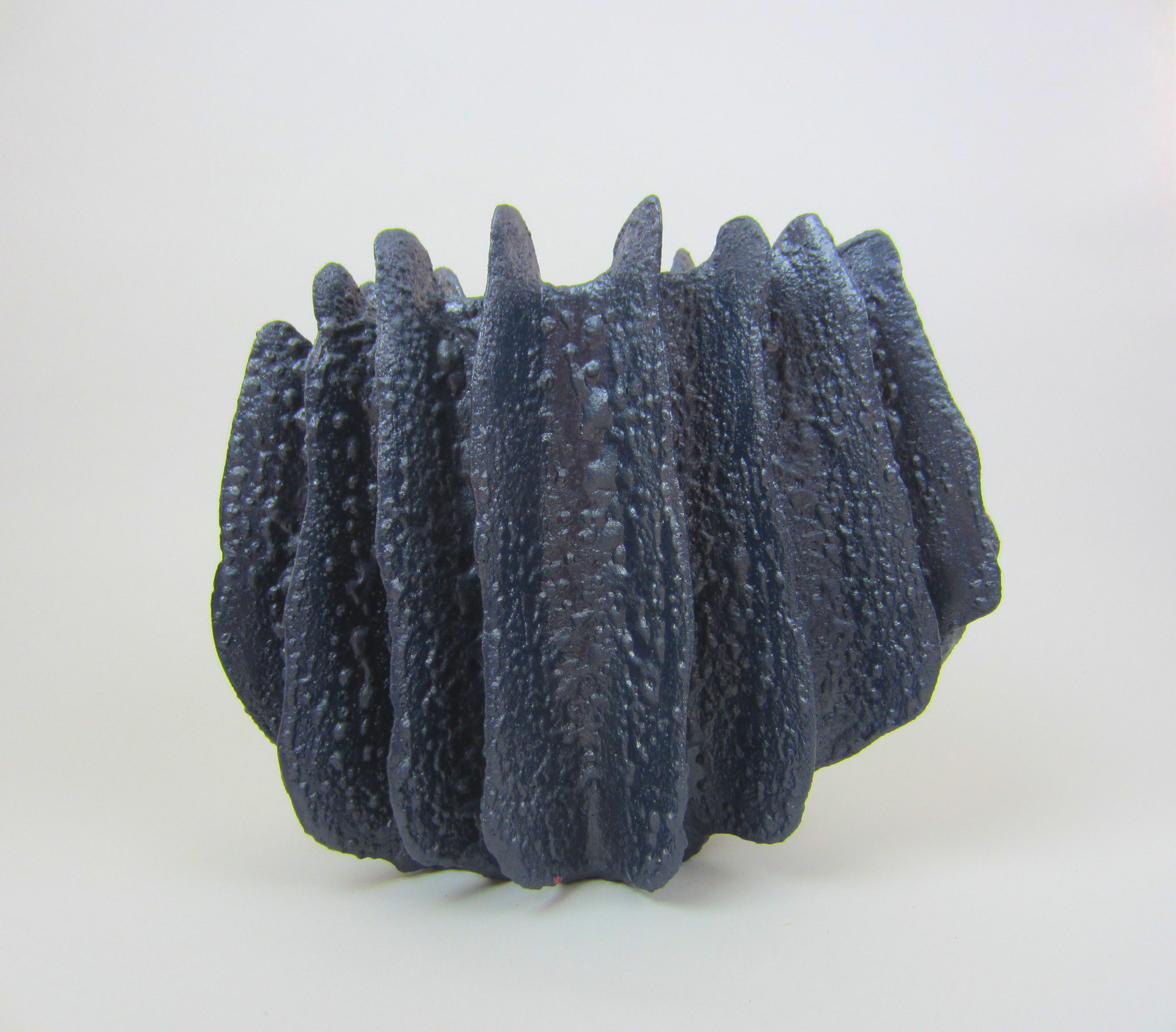 VASENOBJEKT IN BLAU- METALLIC