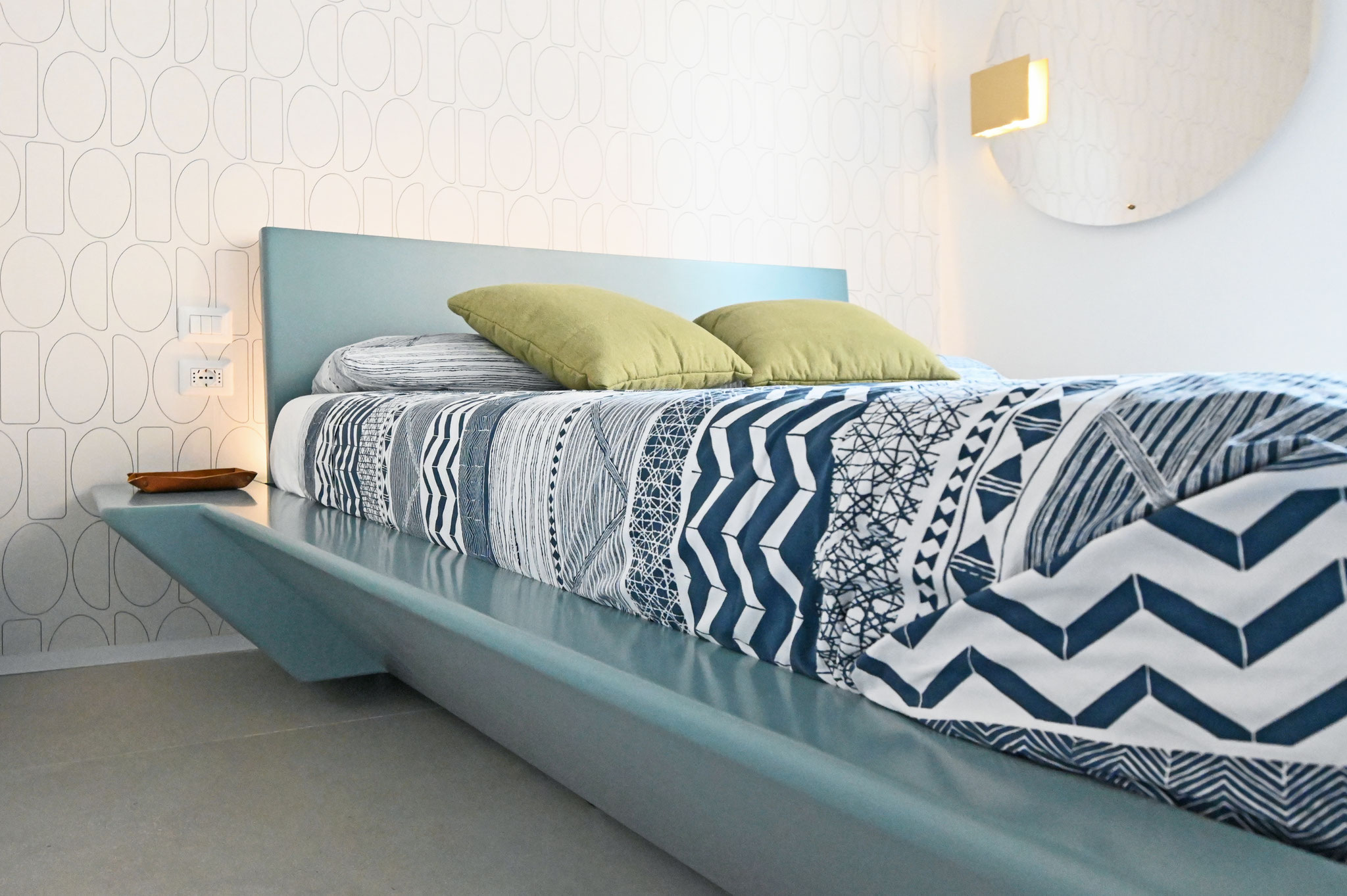 Letto contenitore custom made con testata retroilluminata_Residenza privata_Firenze_2024