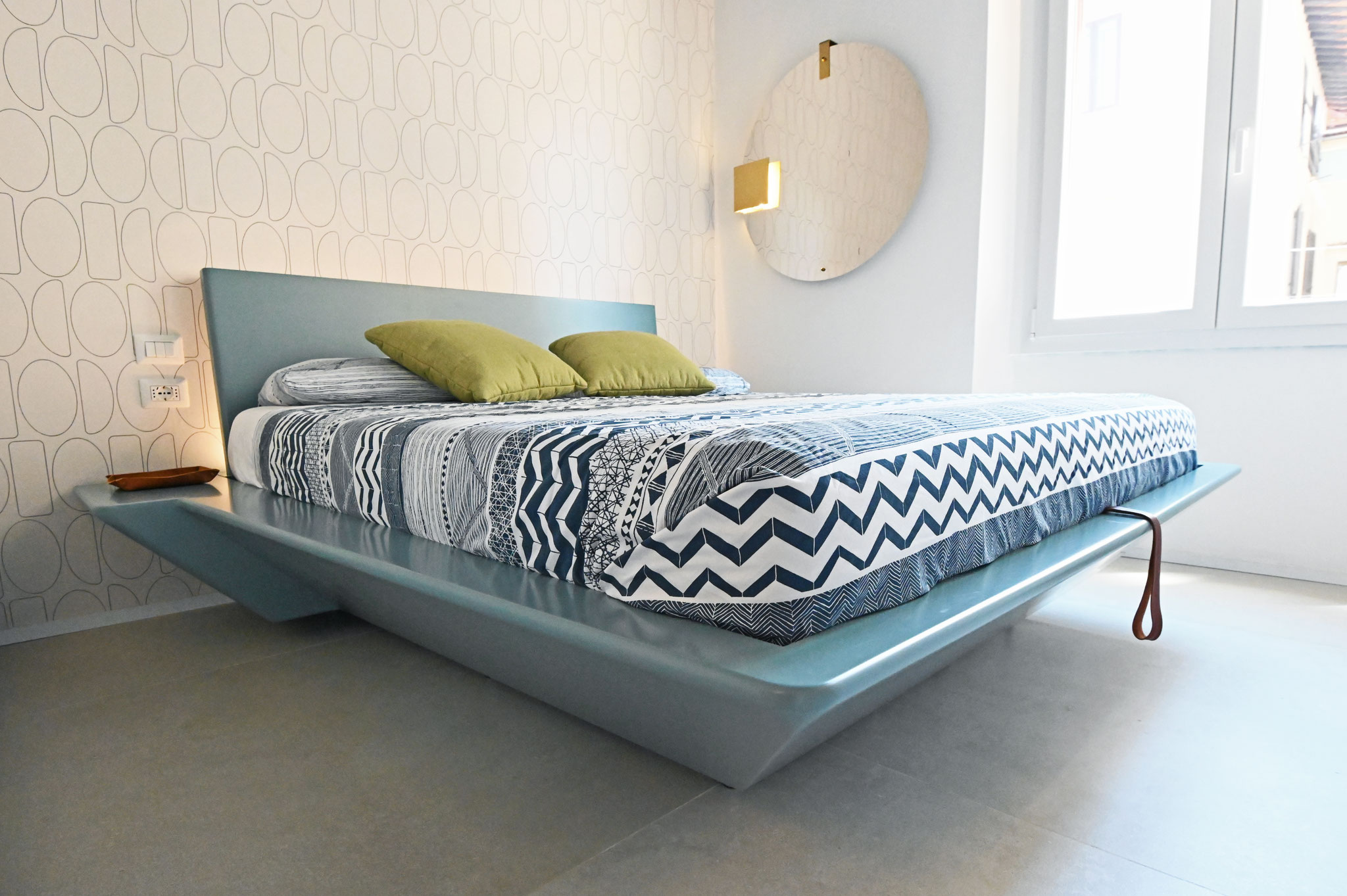 Letto contenitore custom made con testata retroilluminata_Residenza privata_Firenze_2024