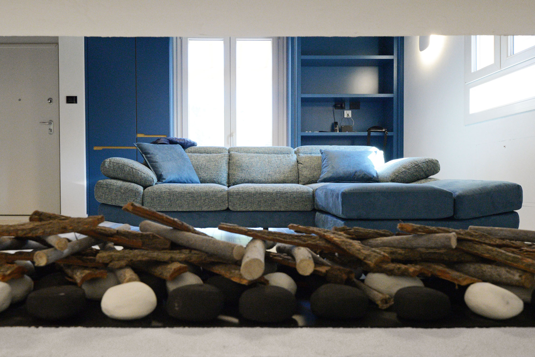 Soggiorno con Camino sospeso custom made_Residenza privata_Certaldo_2020
