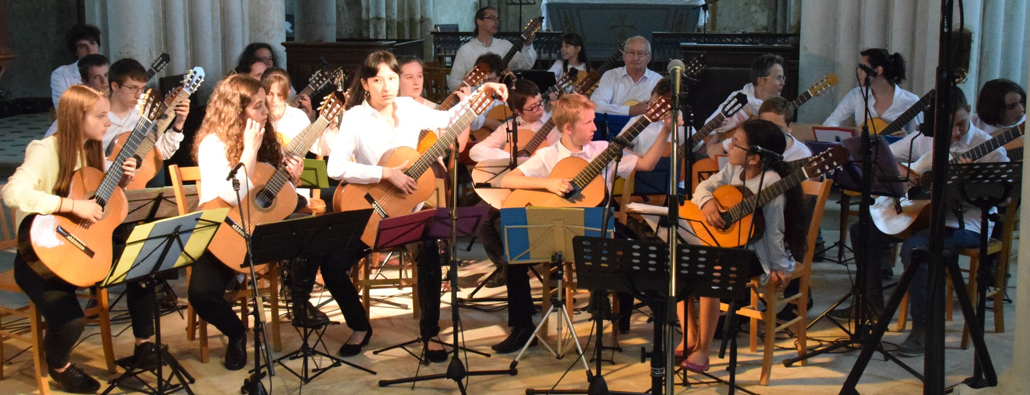 L'Ensemble Départemental de Guitares de l'Aisne et l'Ecole Intercommunale de Musique de Crézancy-Jaulgonne.