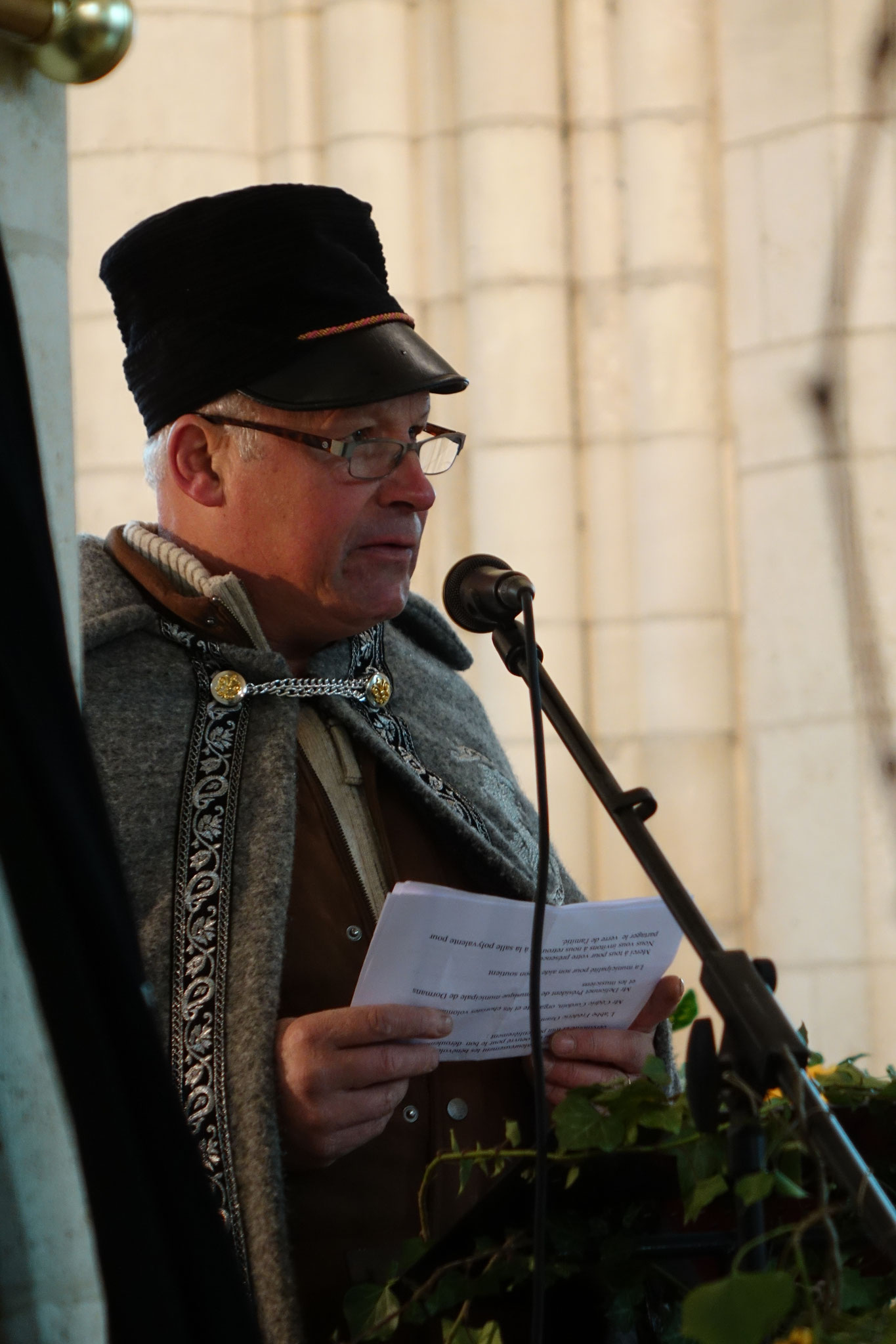 Le président Jean-Louis Couvent accueille les participants en l'église.