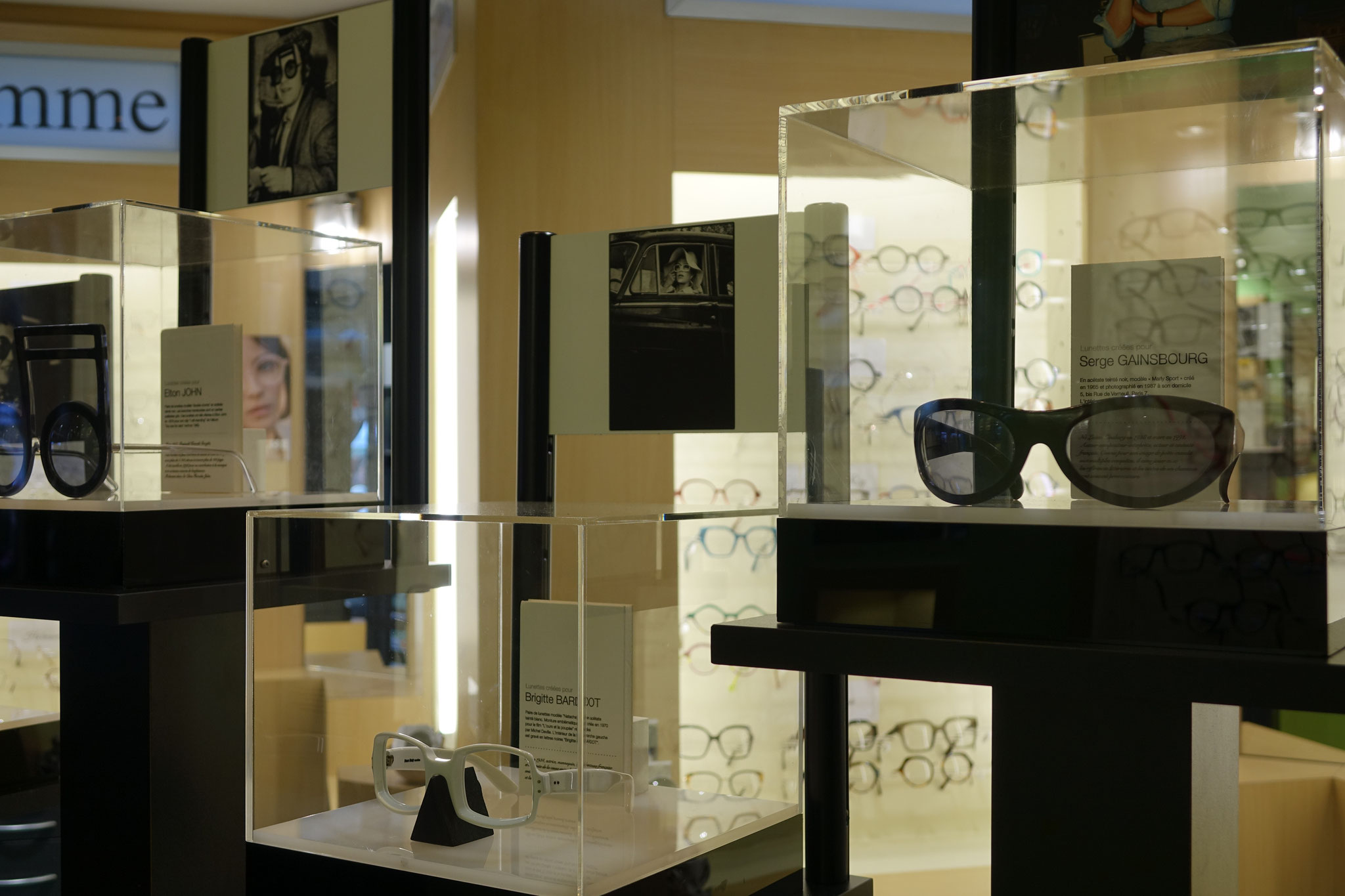 Michel Polnareff, Jacqueline Kennedy Onassis, Brigitte Bardot, Johnny Halliday, Nana Mouskouri, Pierre Dac, Elton John, Serge Gainsbourg, Pierre Bellemare : La collection de lunettes est visible jusqu'au 02 novembre 2024.