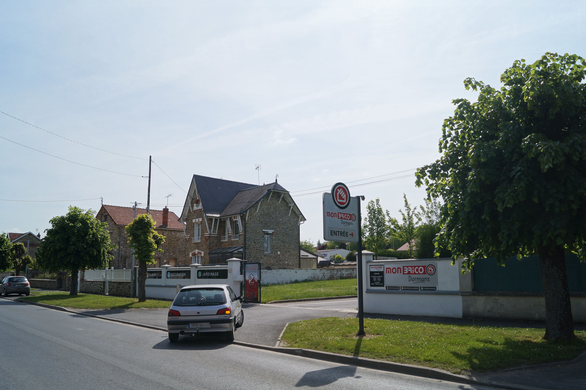 Mon Brico Dormans est situé au 26 rue du Docteur Moret à Dormans (51).