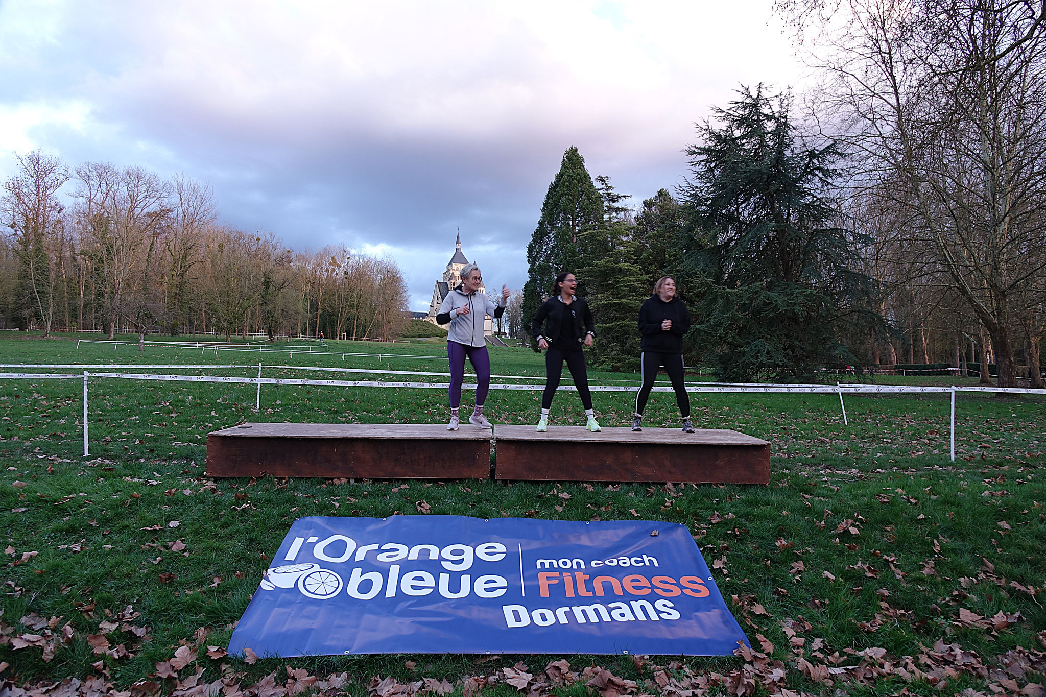 La salle de sport et fitness L'Orange bleue assure l'échauffement des coureurs.