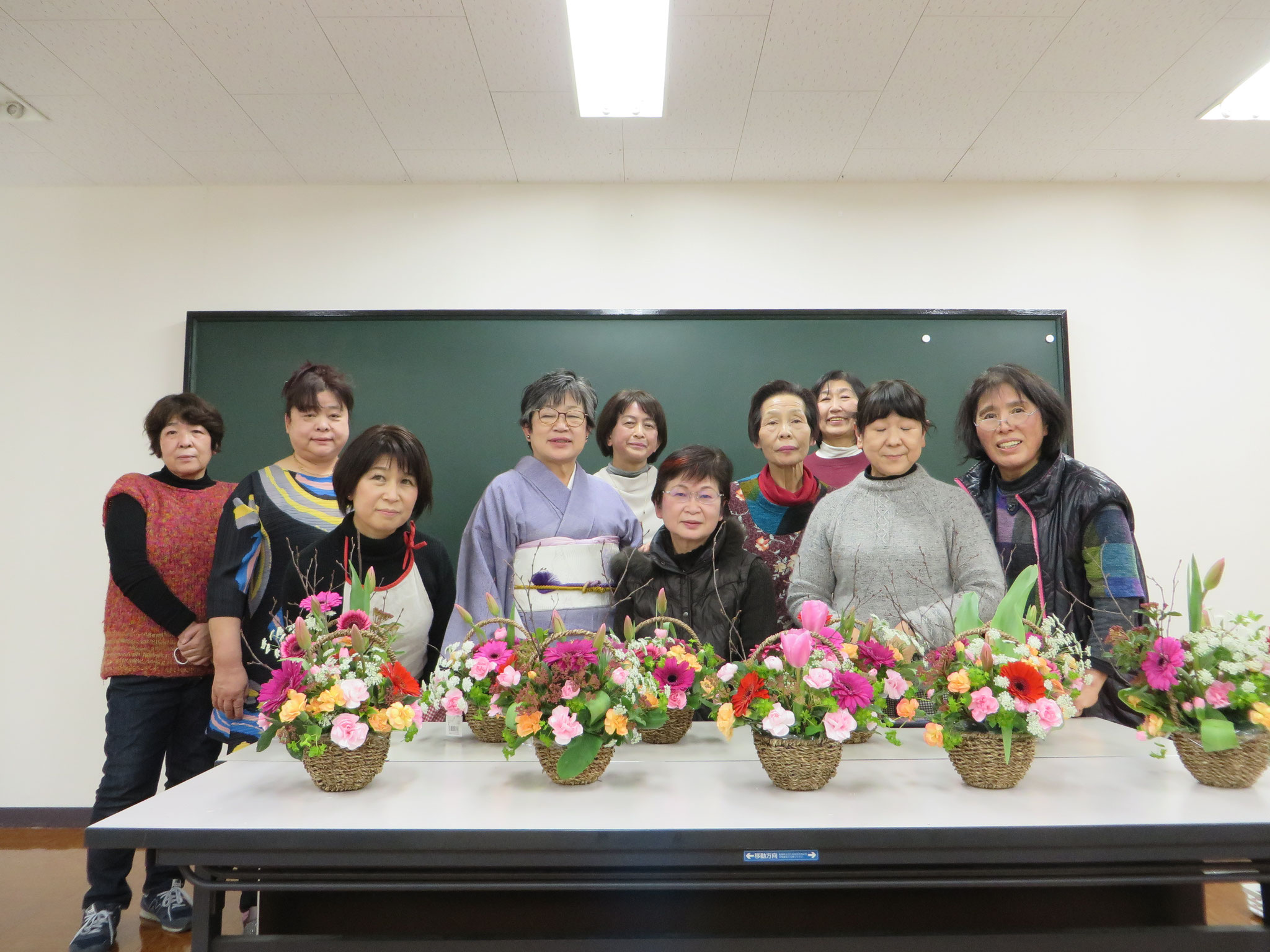 フラワーアレンジメントの講習会を開きました。