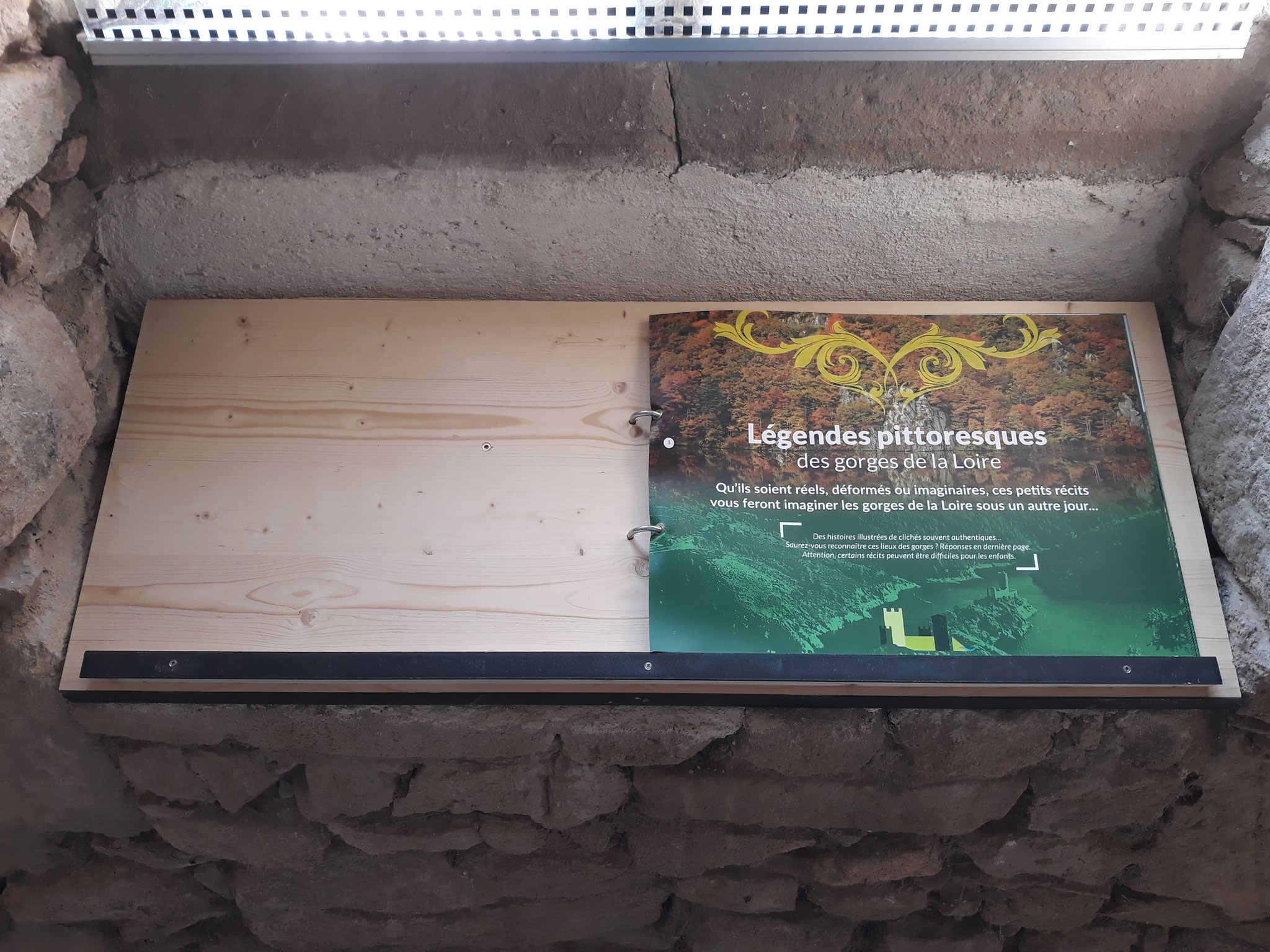 Fabrication, impression d'une table de lecture, Château d'Essalois SMAGL