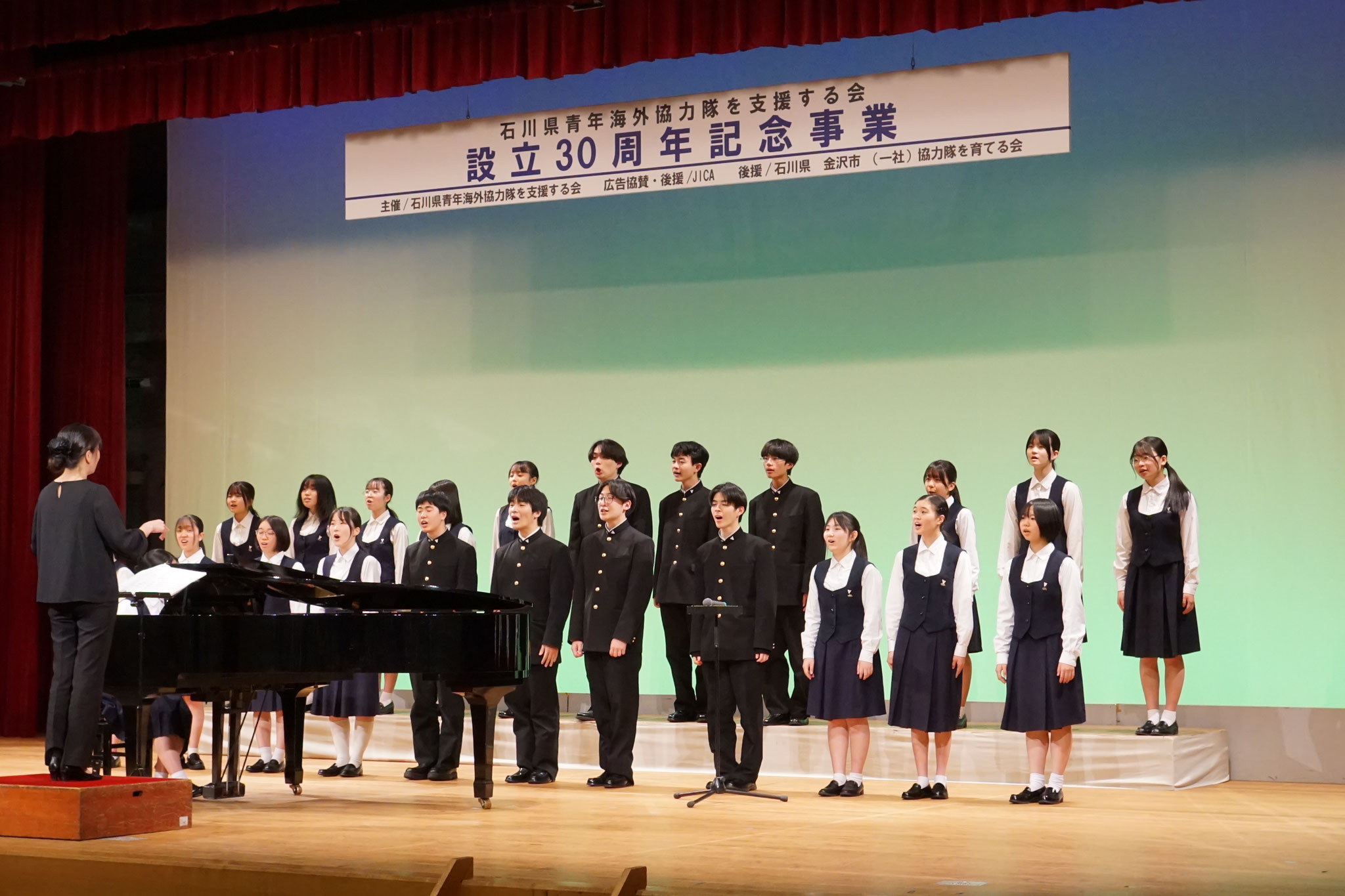 県立金沢二水高等学校合唱部による記念ステージ
